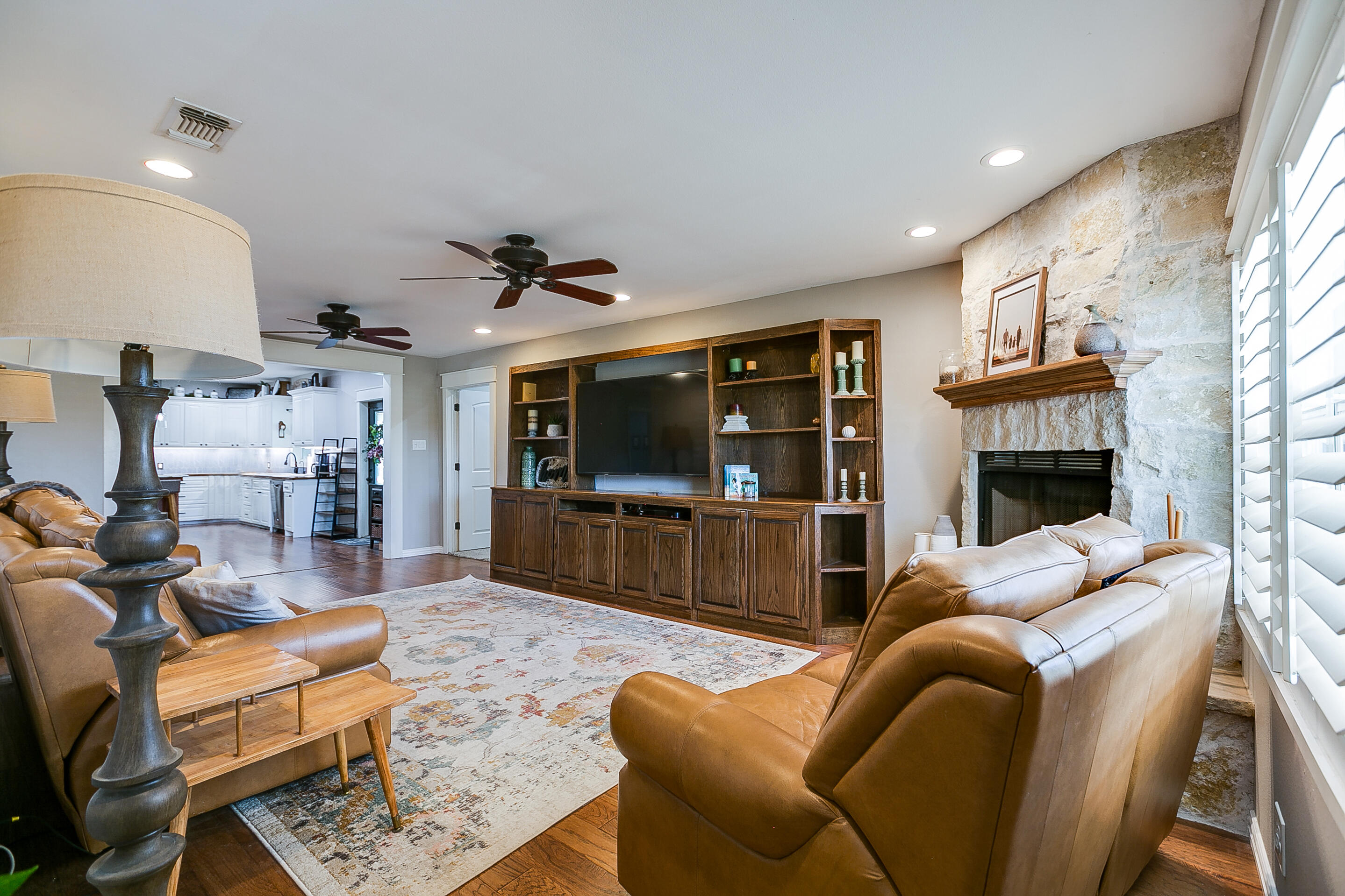 15555 Deer Valley Loop Property Photo 5