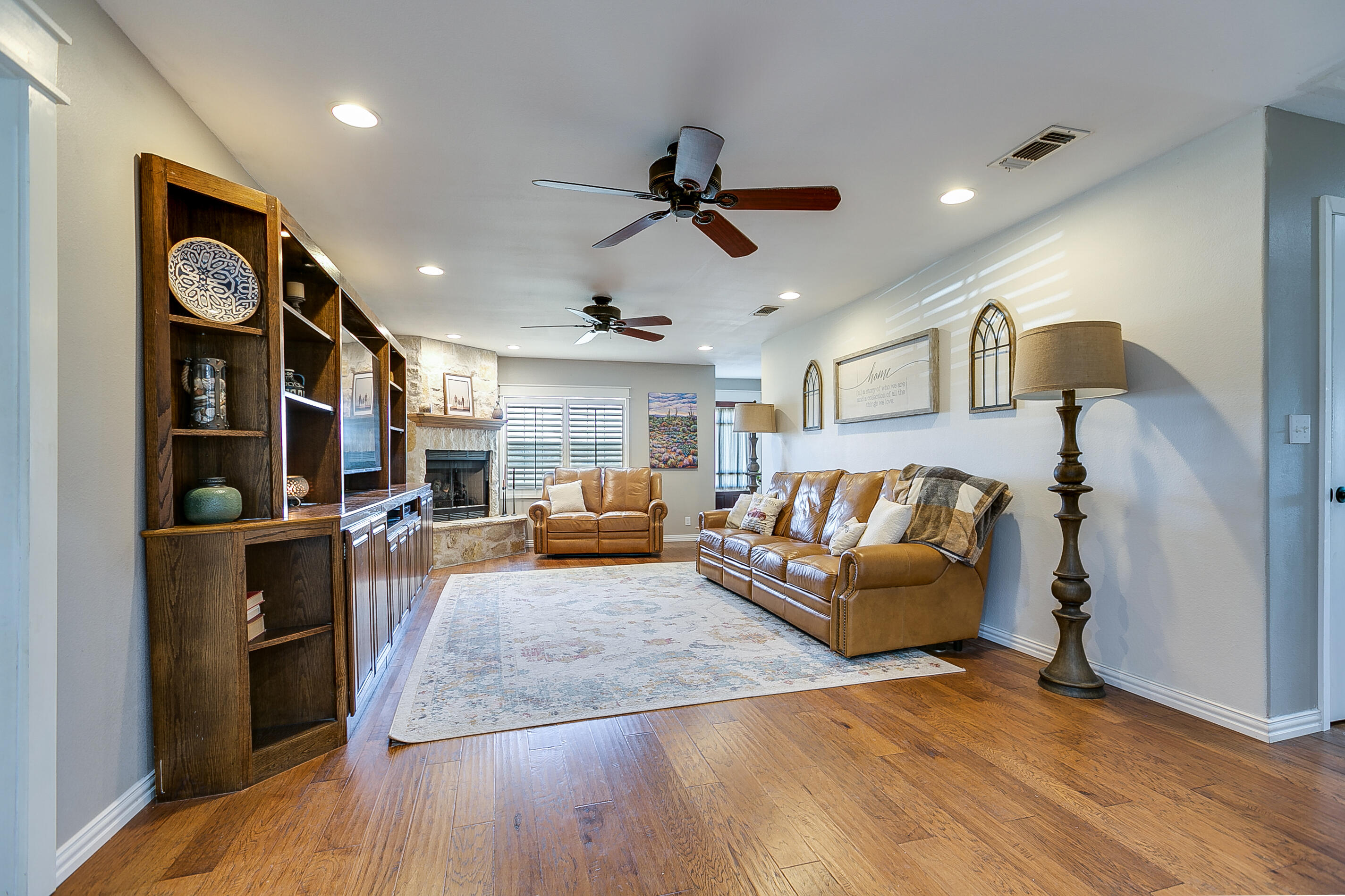 15555 Deer Valley Loop Property Photo 8