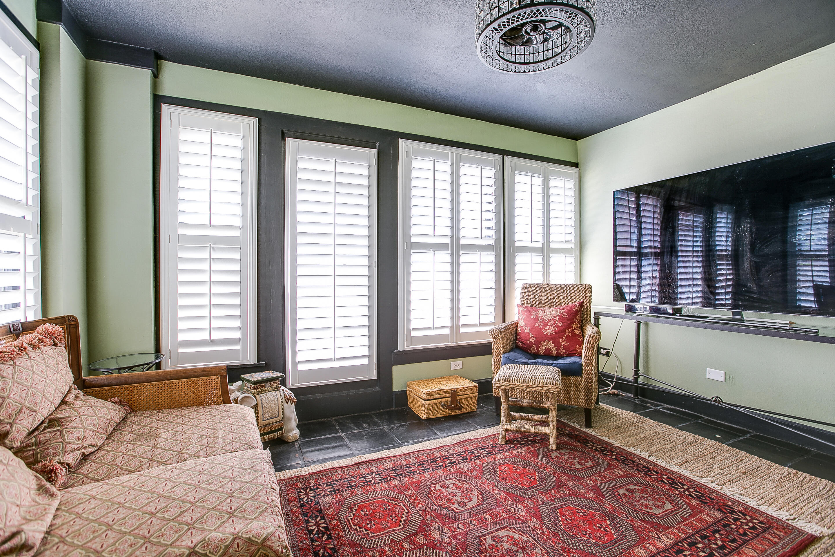225 W Twohig Avenue Property Photo 19