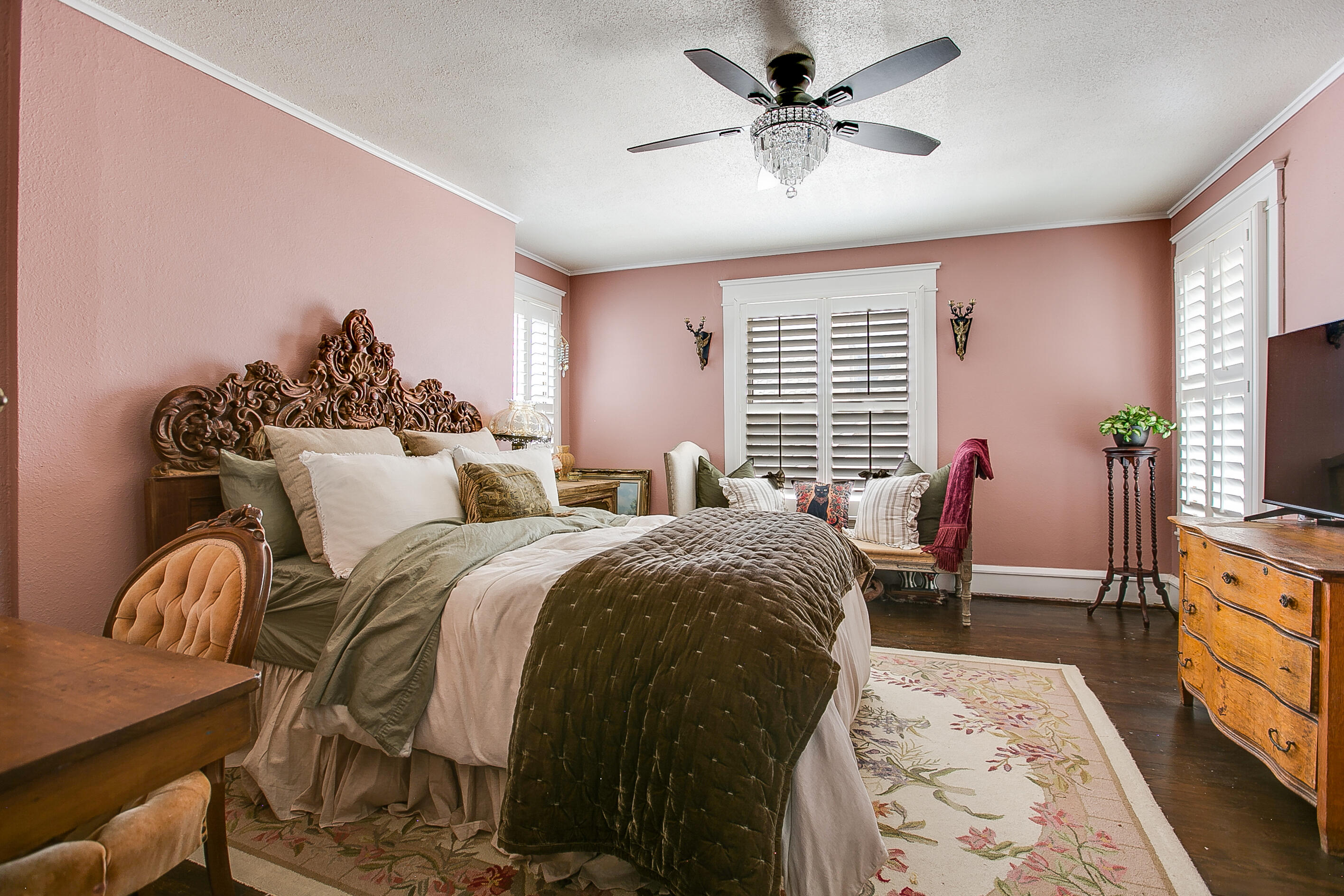 225 W Twohig Avenue Property Photo 29