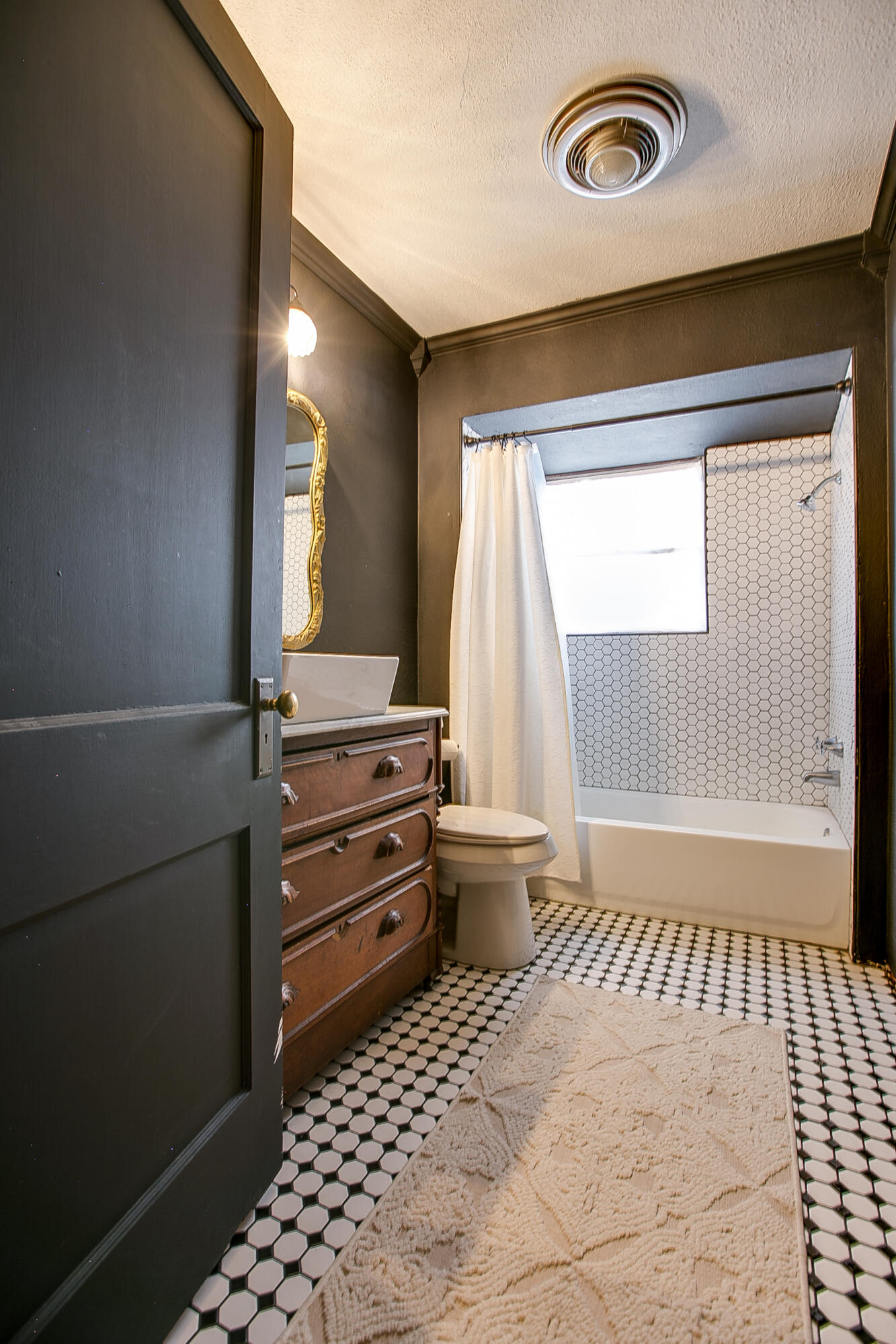 225 W Twohig Avenue Property Photo 31