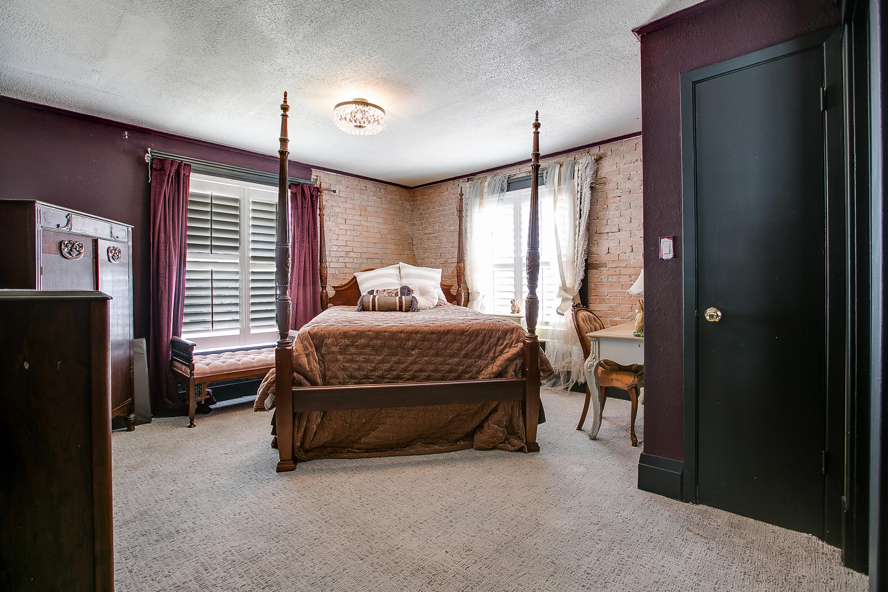 225 W Twohig Avenue Property Photo 37