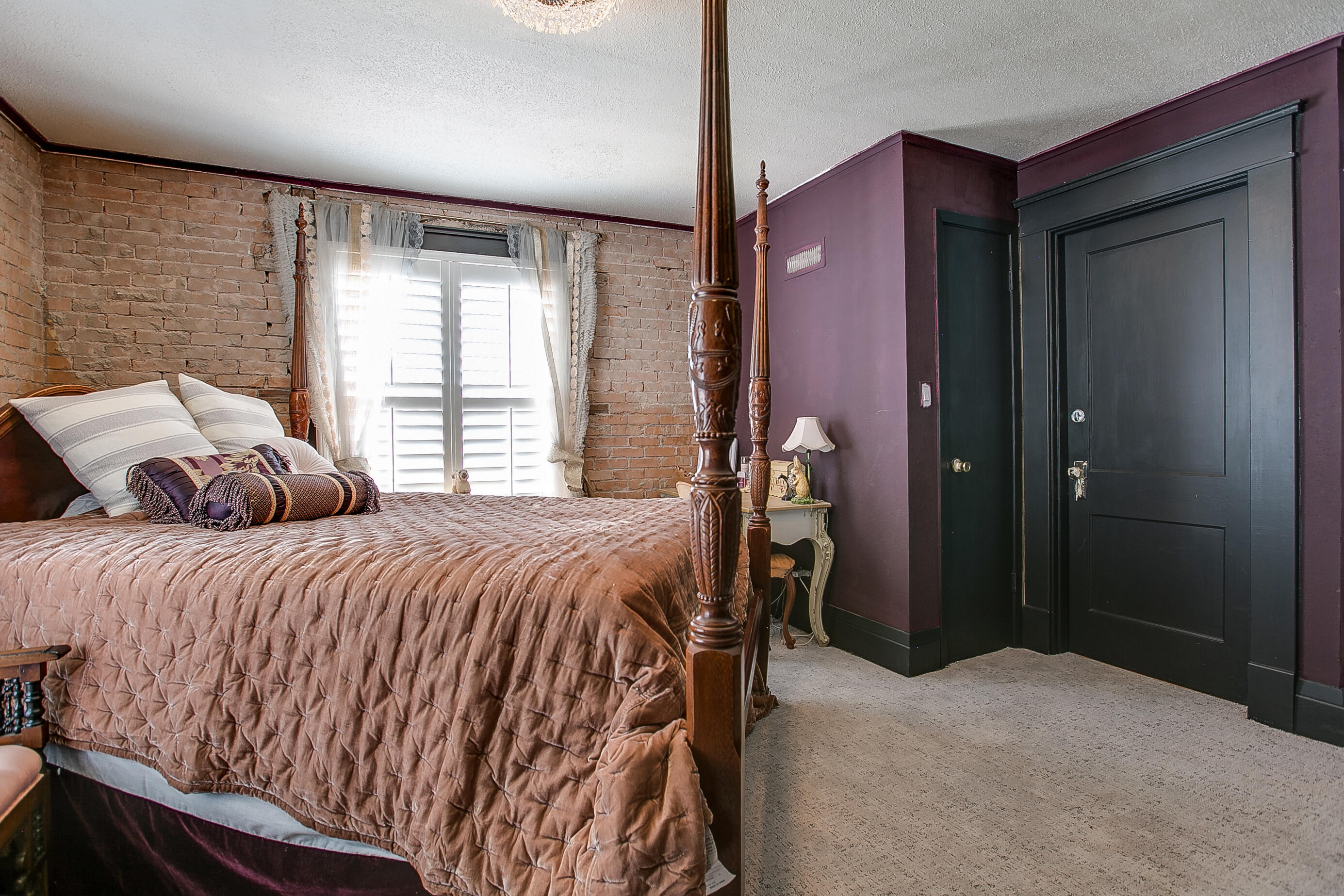 225 W Twohig Avenue Property Photo 38