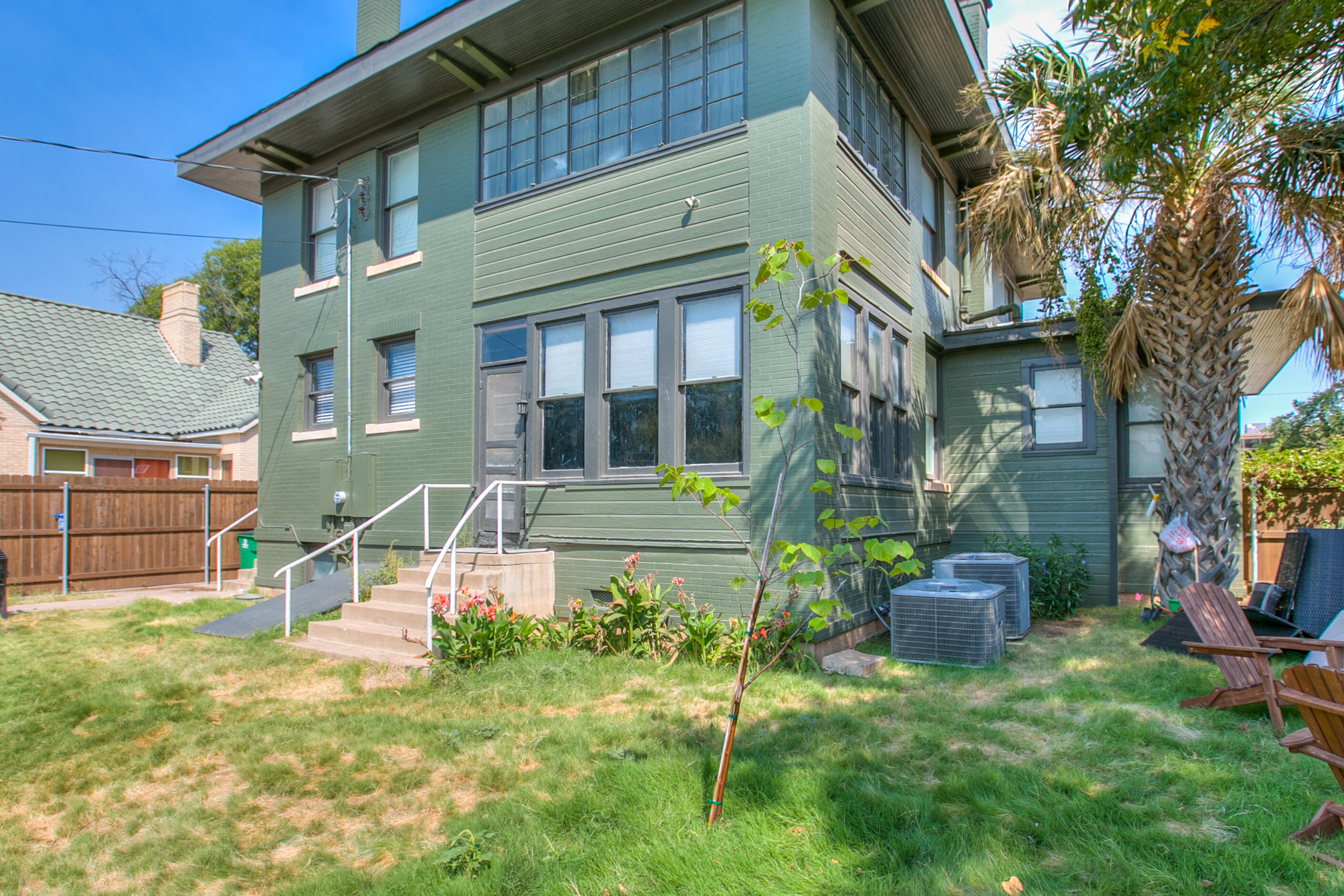 225 W Twohig Avenue Property Photo 39