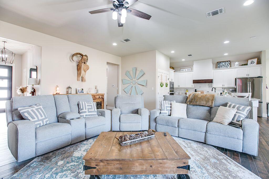 4729 Karsten Creek Drive Property Photo 6