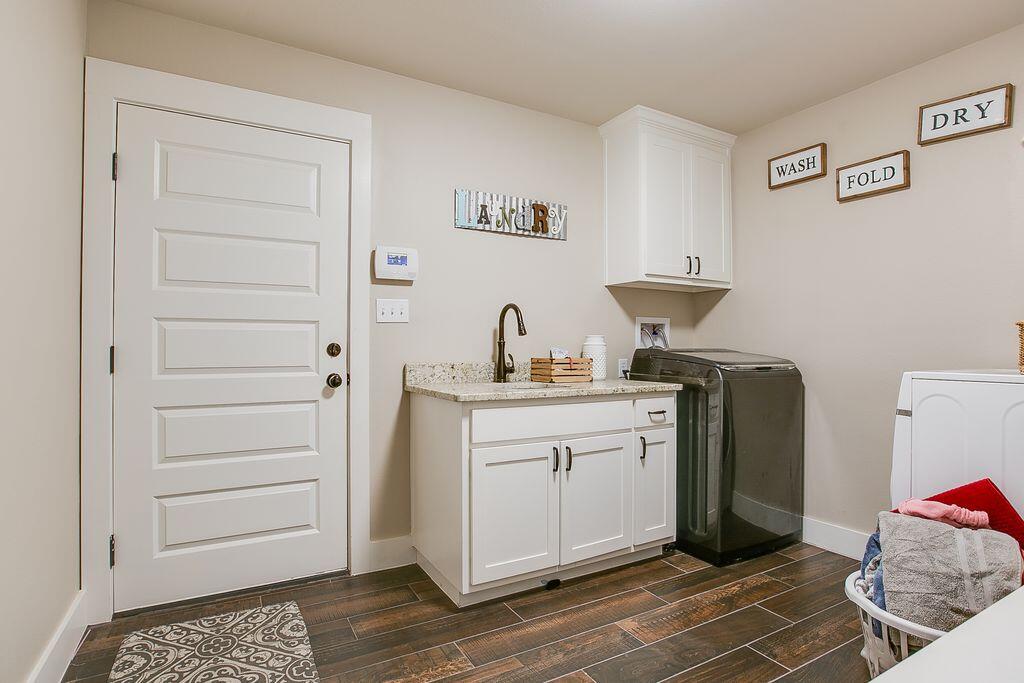 4729 Karsten Creek Drive Property Photo 10