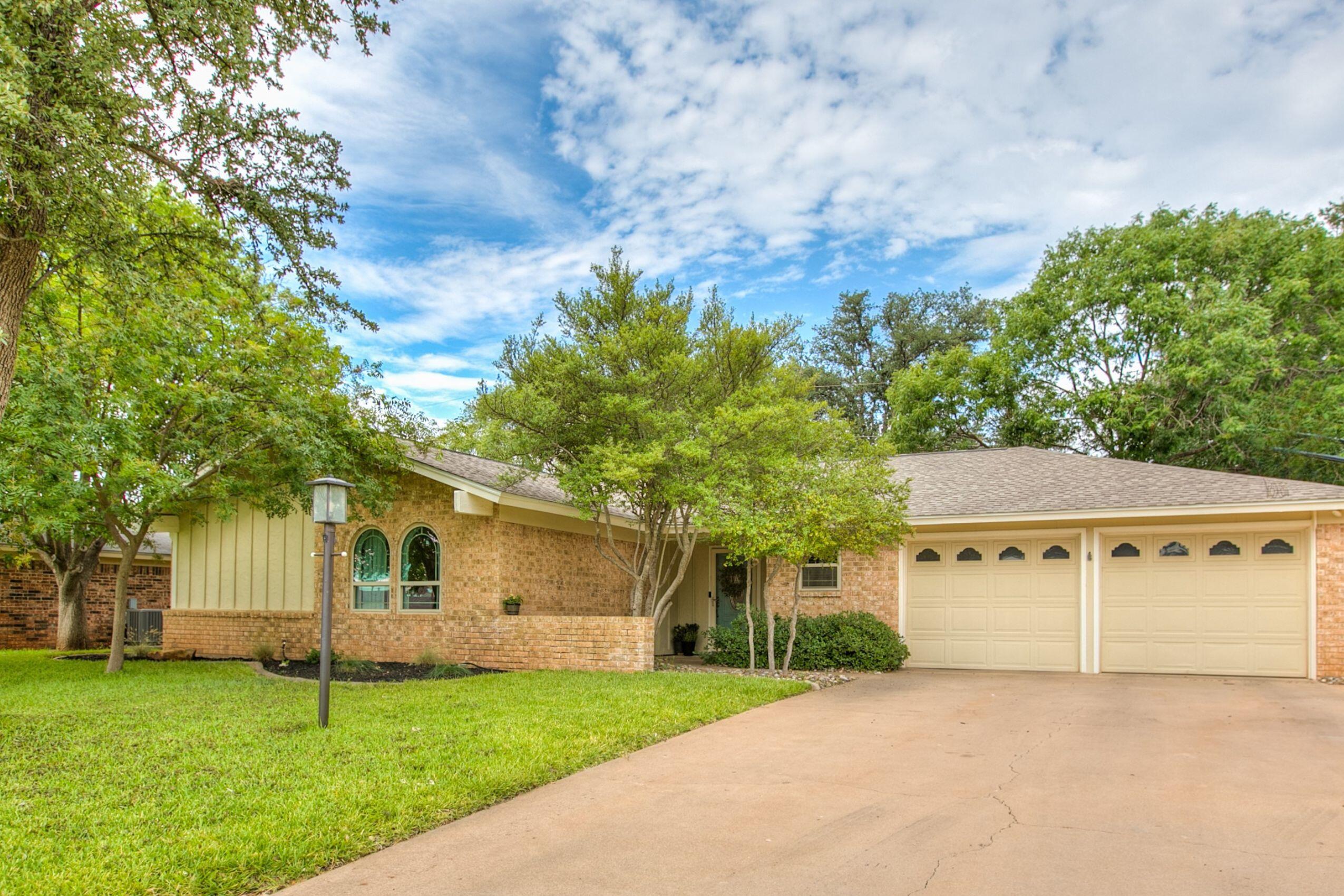 205 Glenna Drive Property Photo 1