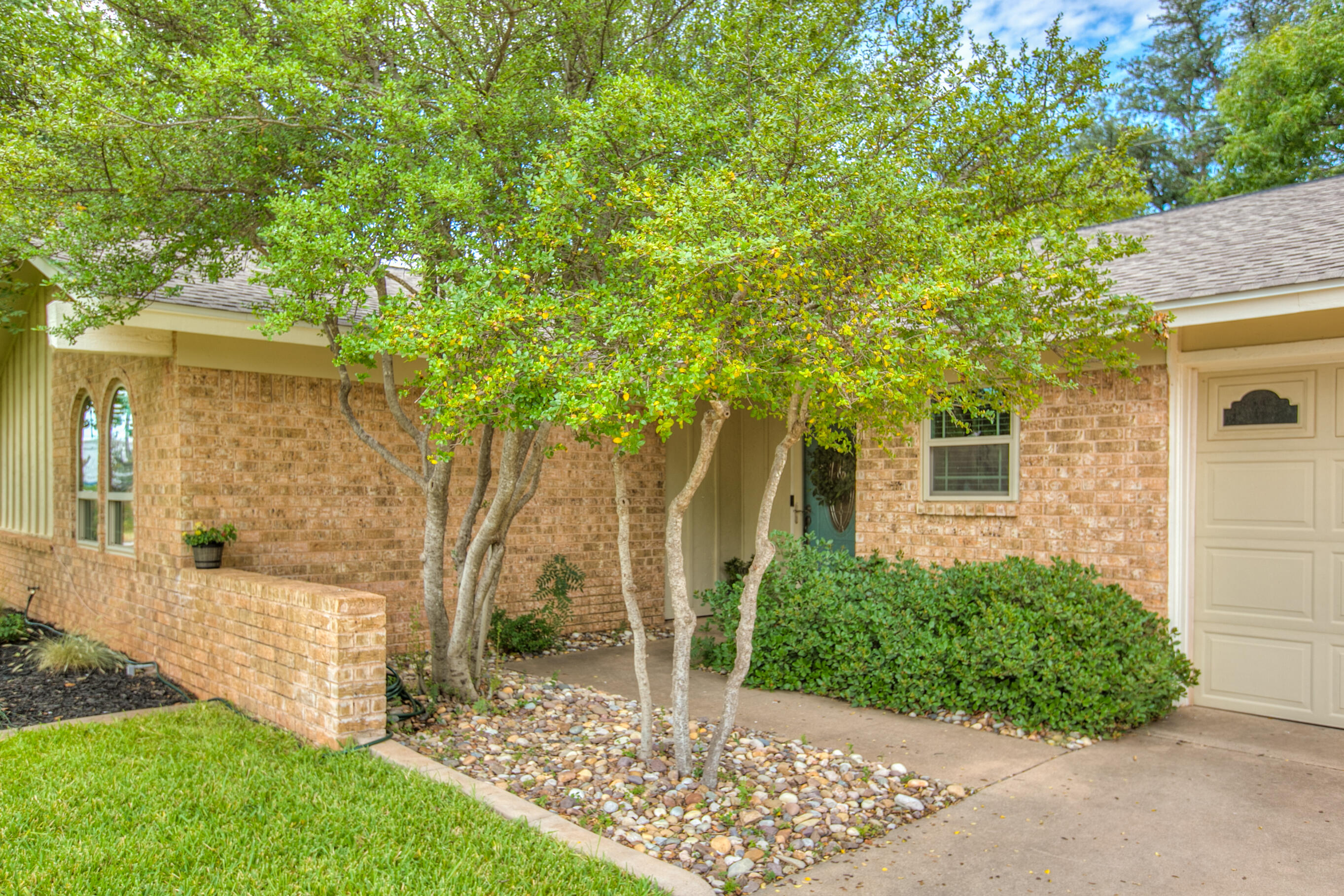 205 Glenna Drive Property Photo 2