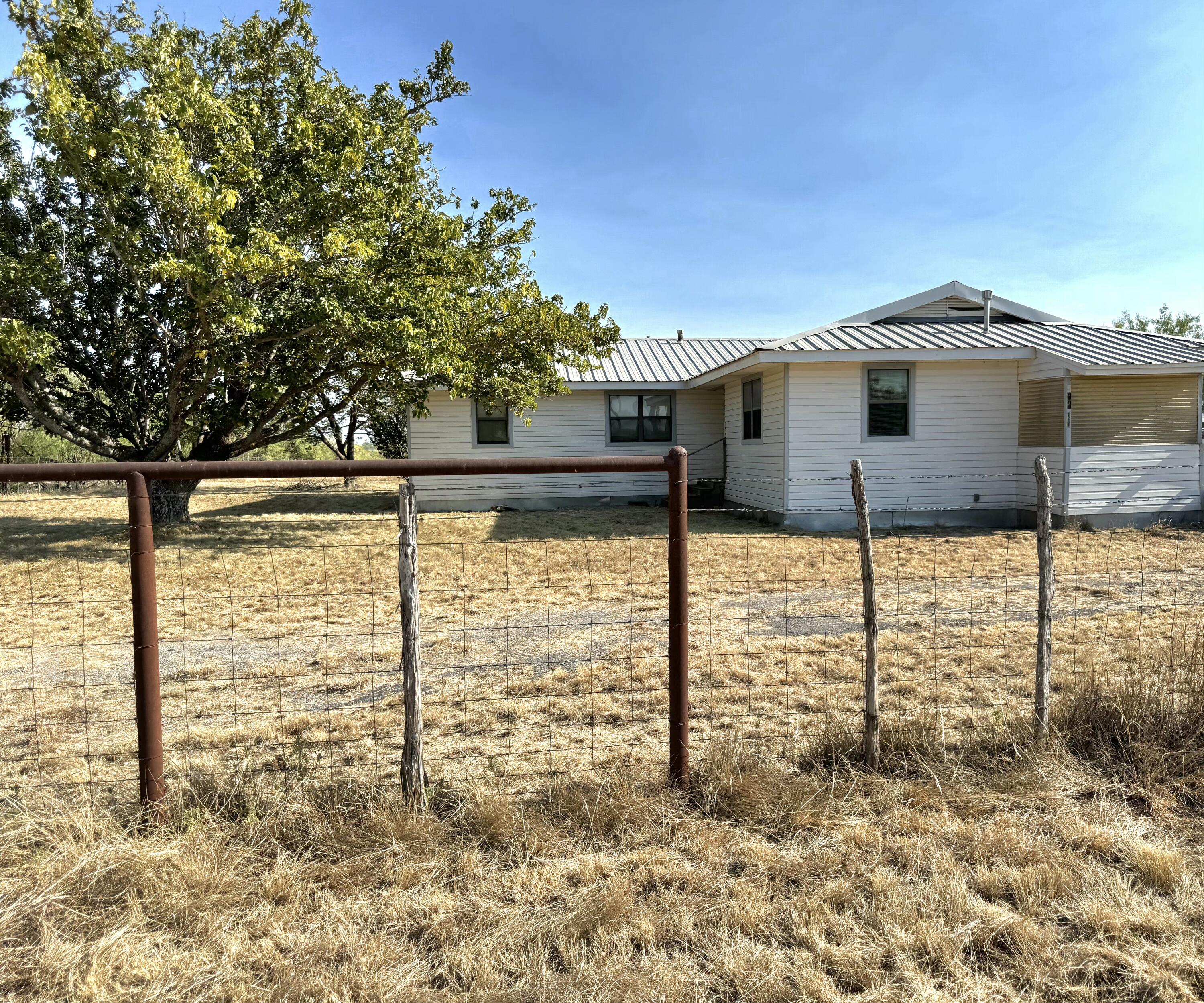 933 Railroad Avenue