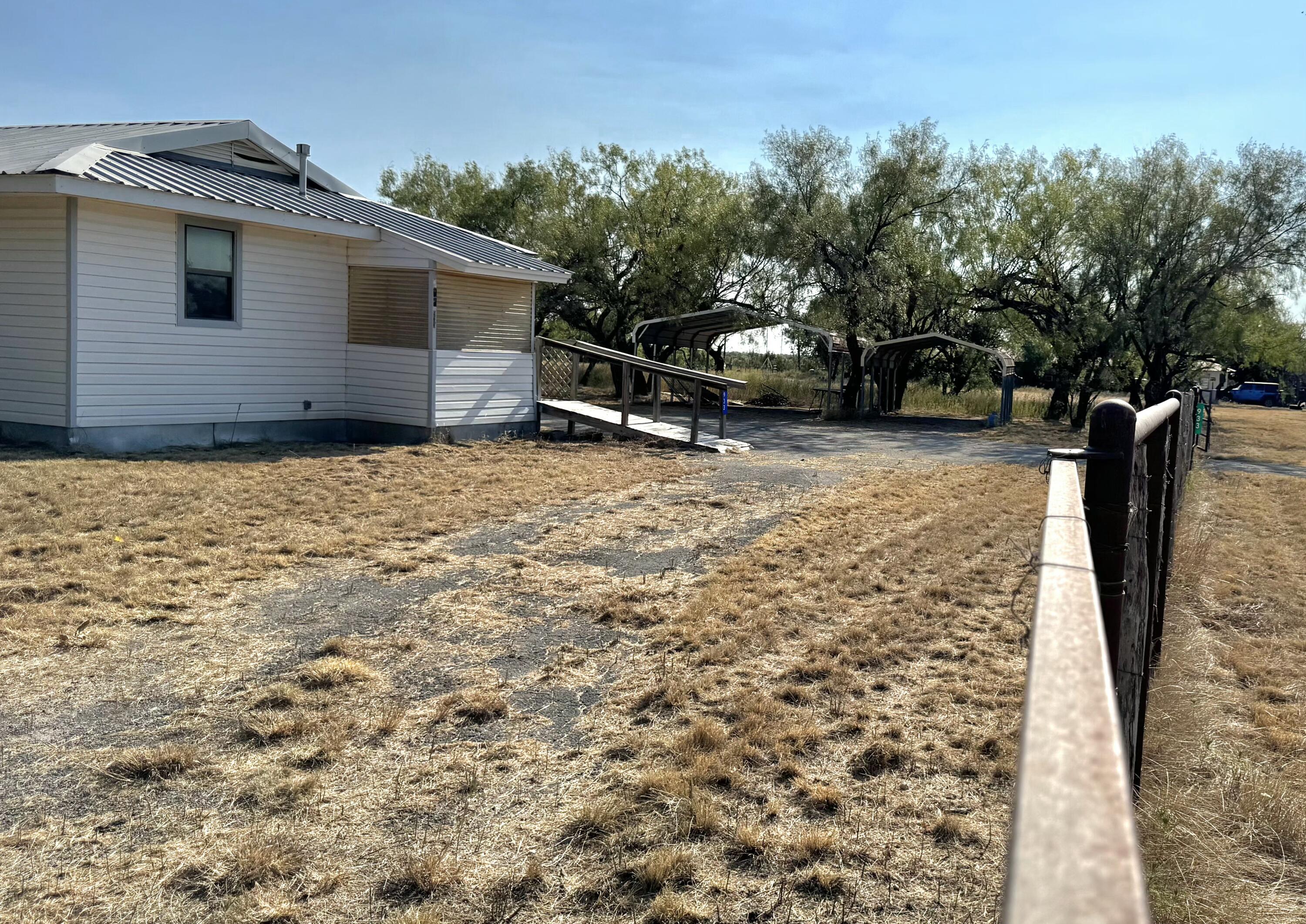 933 Railroad Avenue Property Photo 2