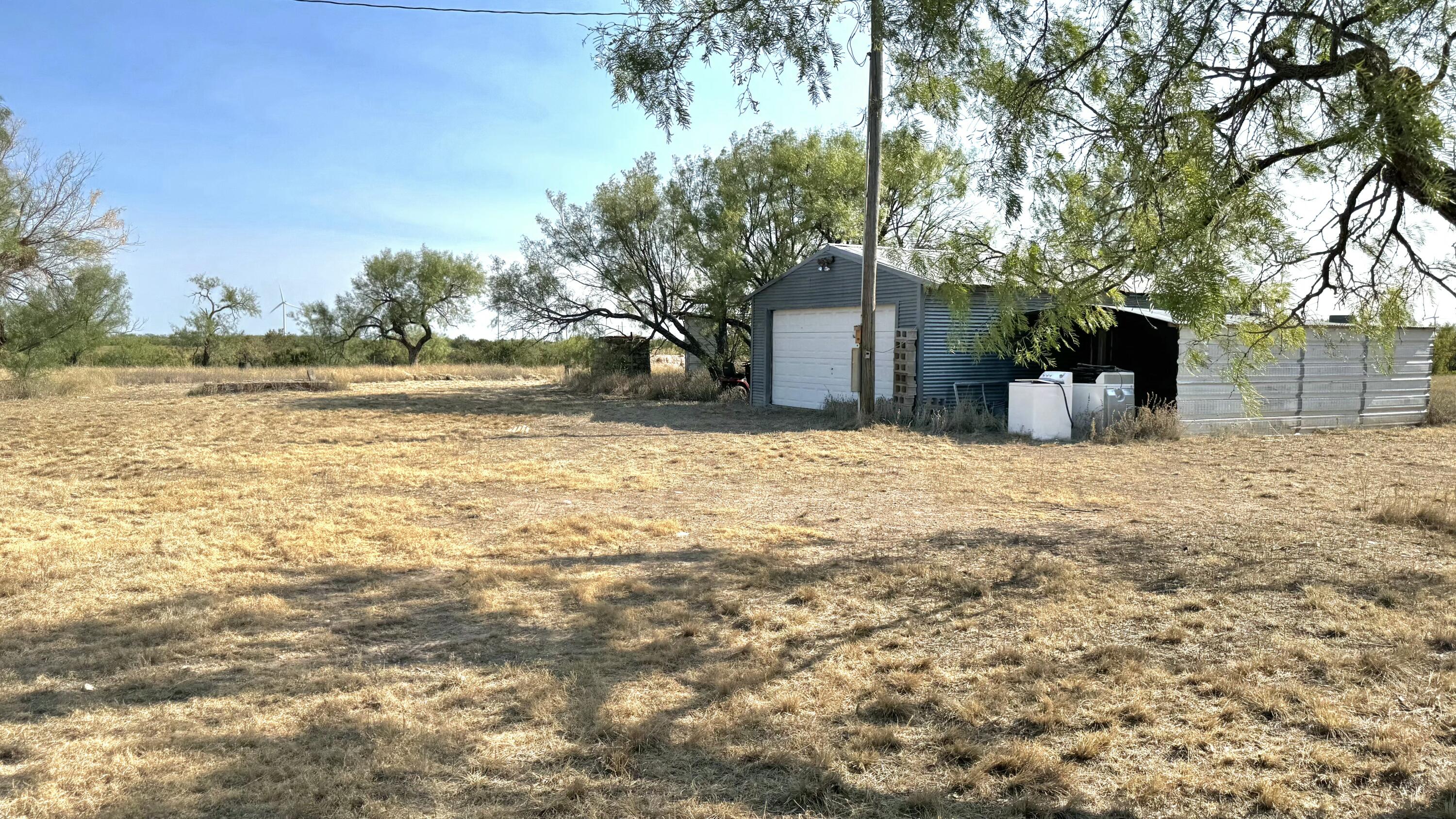 933 Railroad Avenue Property Photo 6