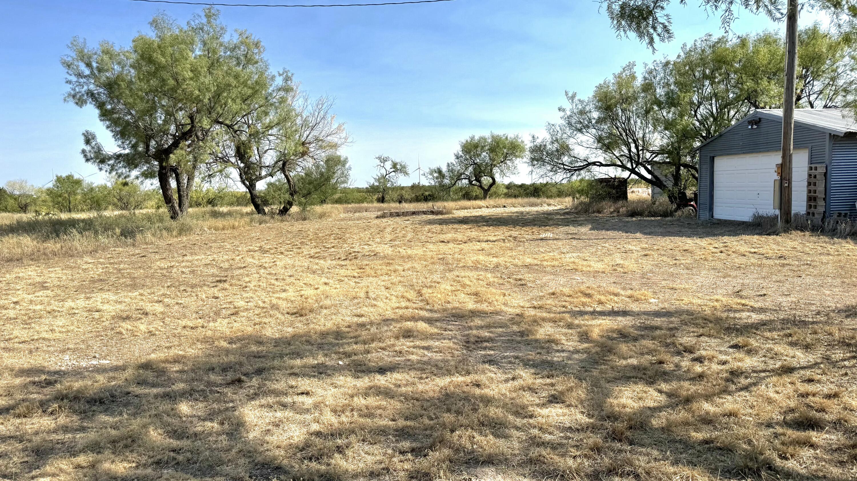 933 Railroad Avenue Property Photo 8