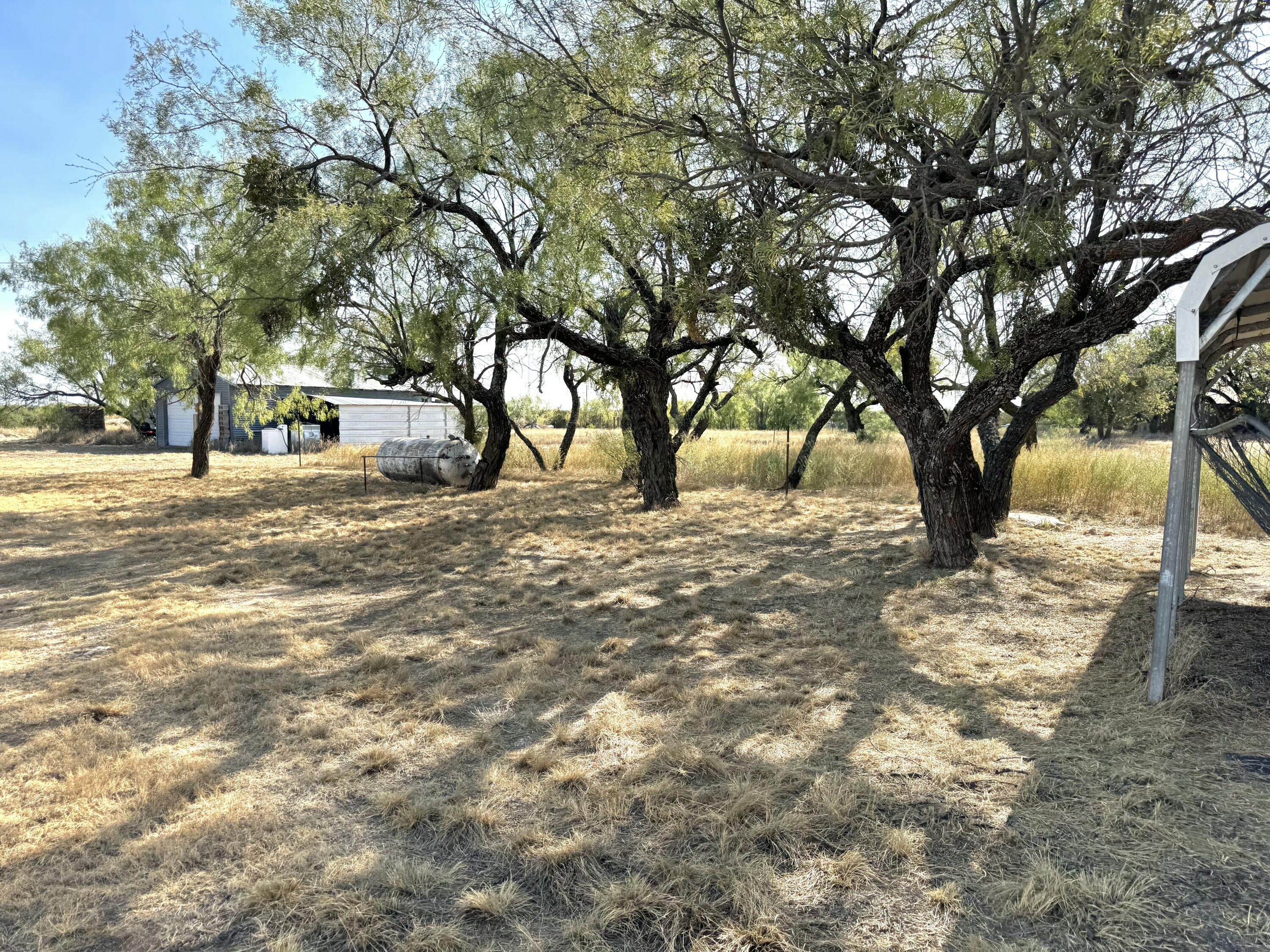 933 Railroad Avenue Property Photo 9