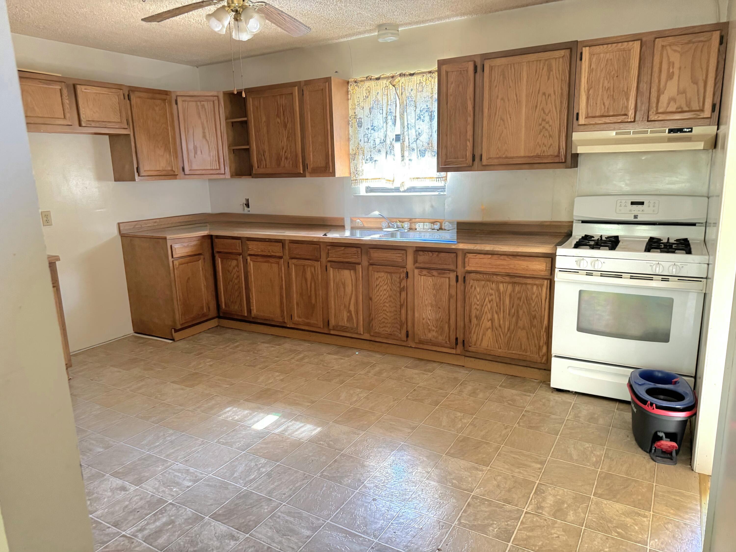 933 Railroad Avenue Property Photo 14