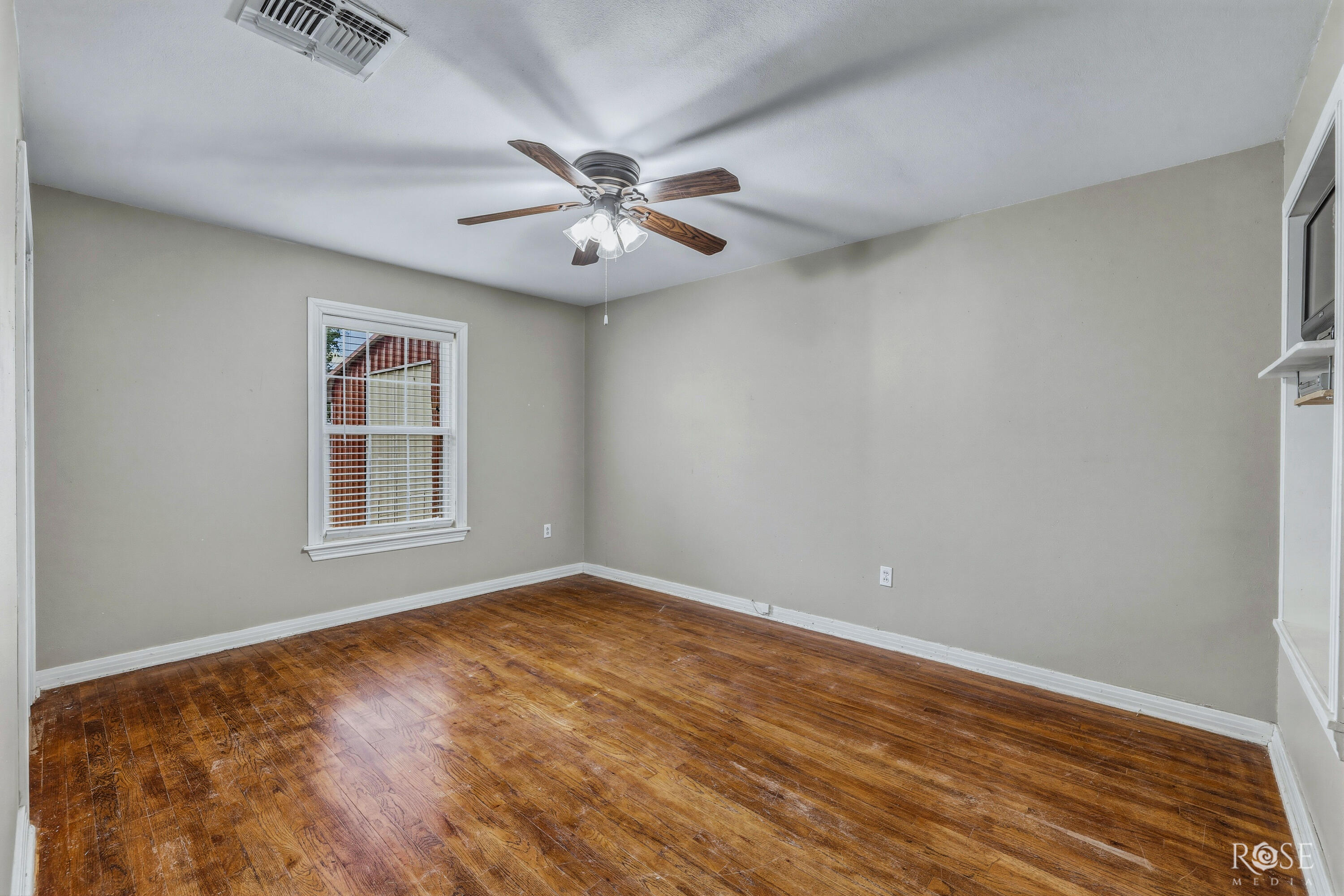 1202 W 11th Street Property Photo 17