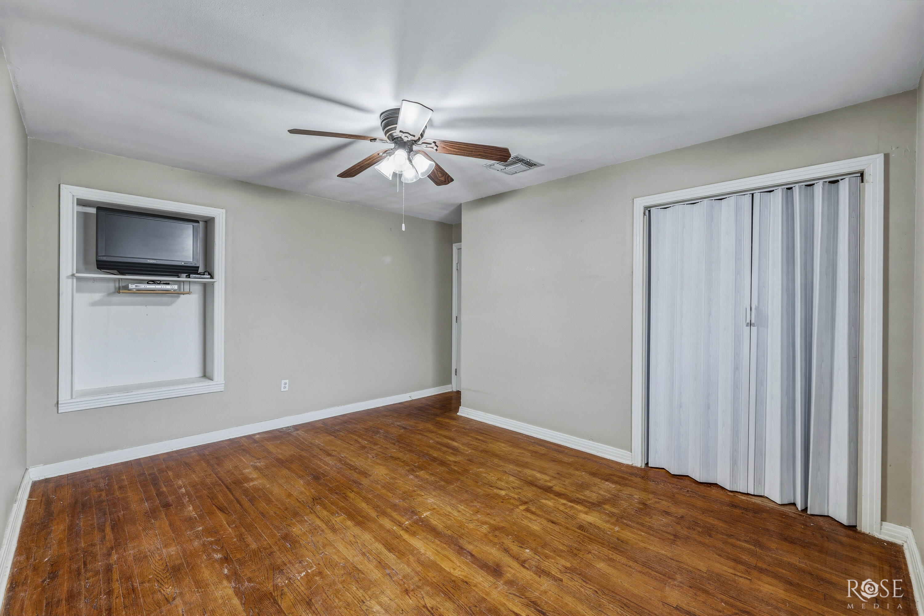 1202 W 11th Street Property Photo 18