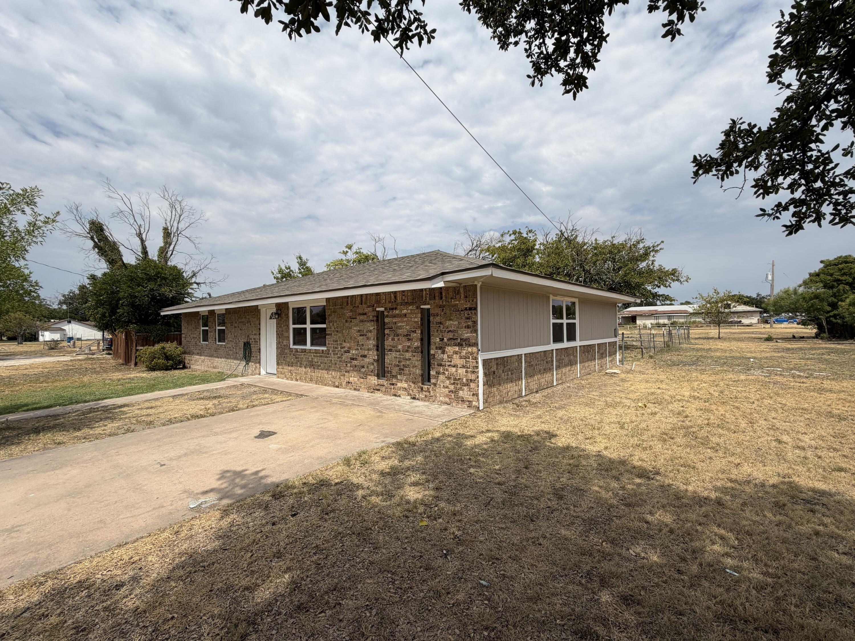 202 S Burleson Street Property Photo 4