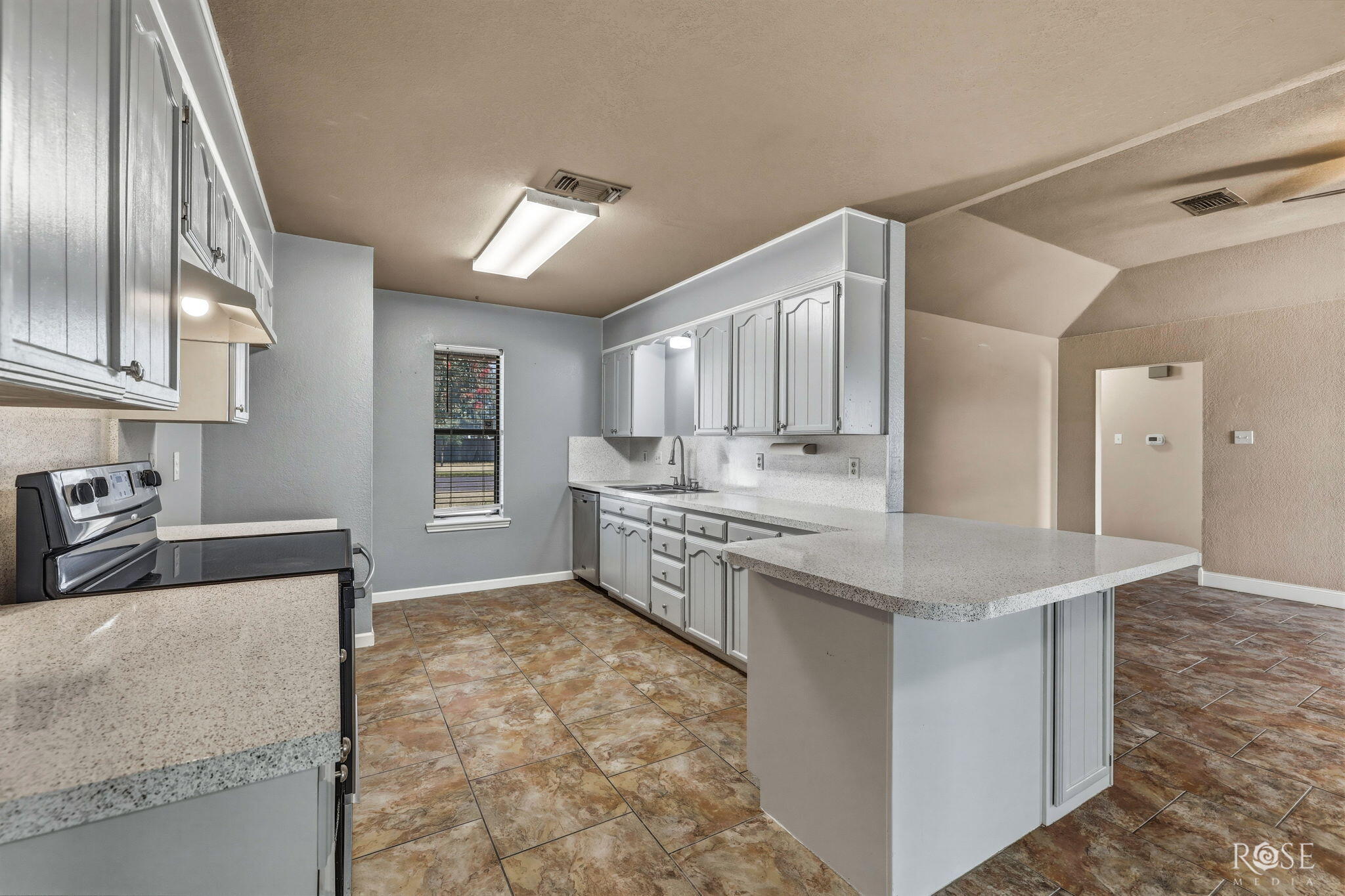 1001 Cricket Lane Property Photo 14