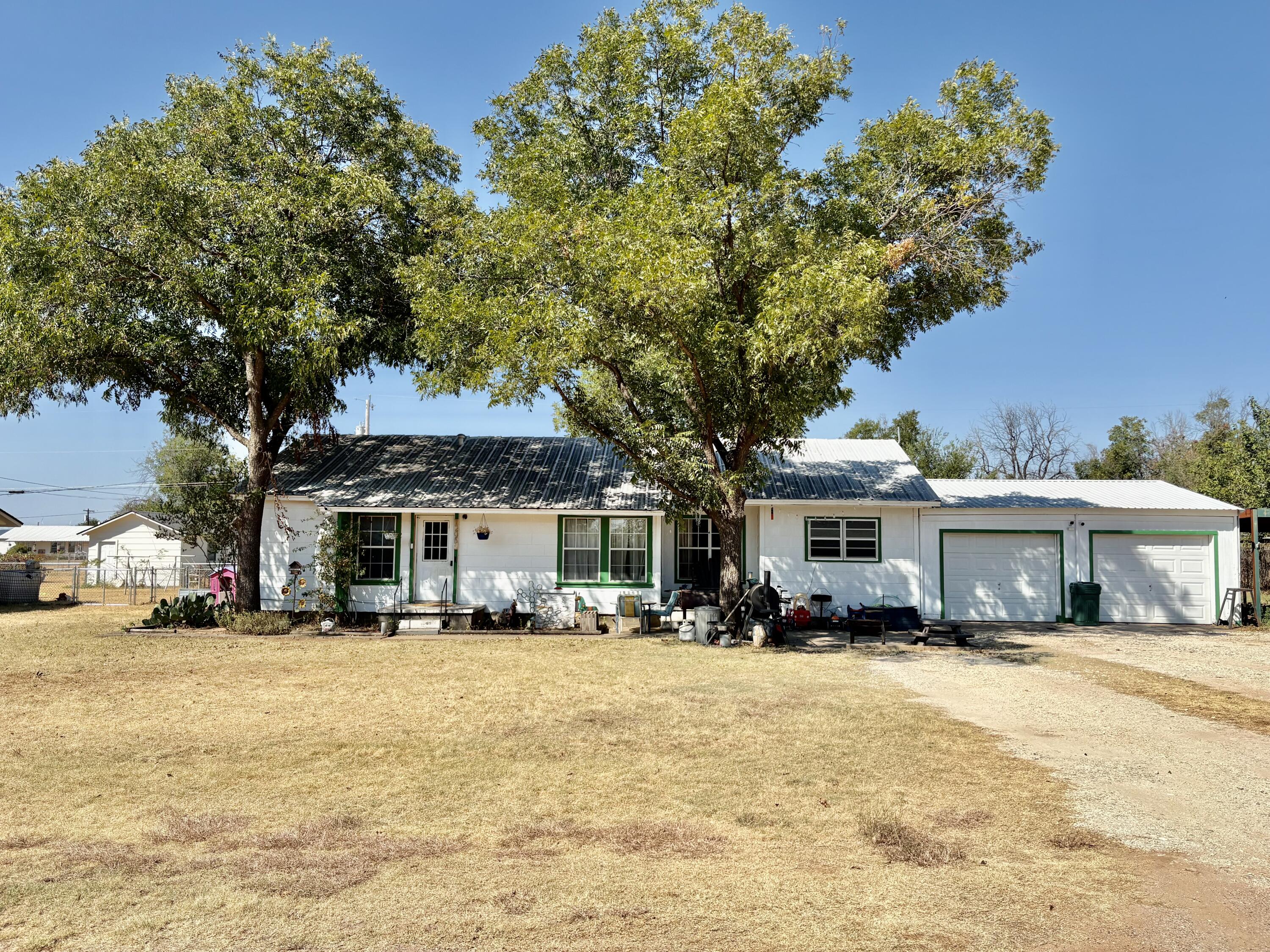 1205 W 12th Street Property Photo 3