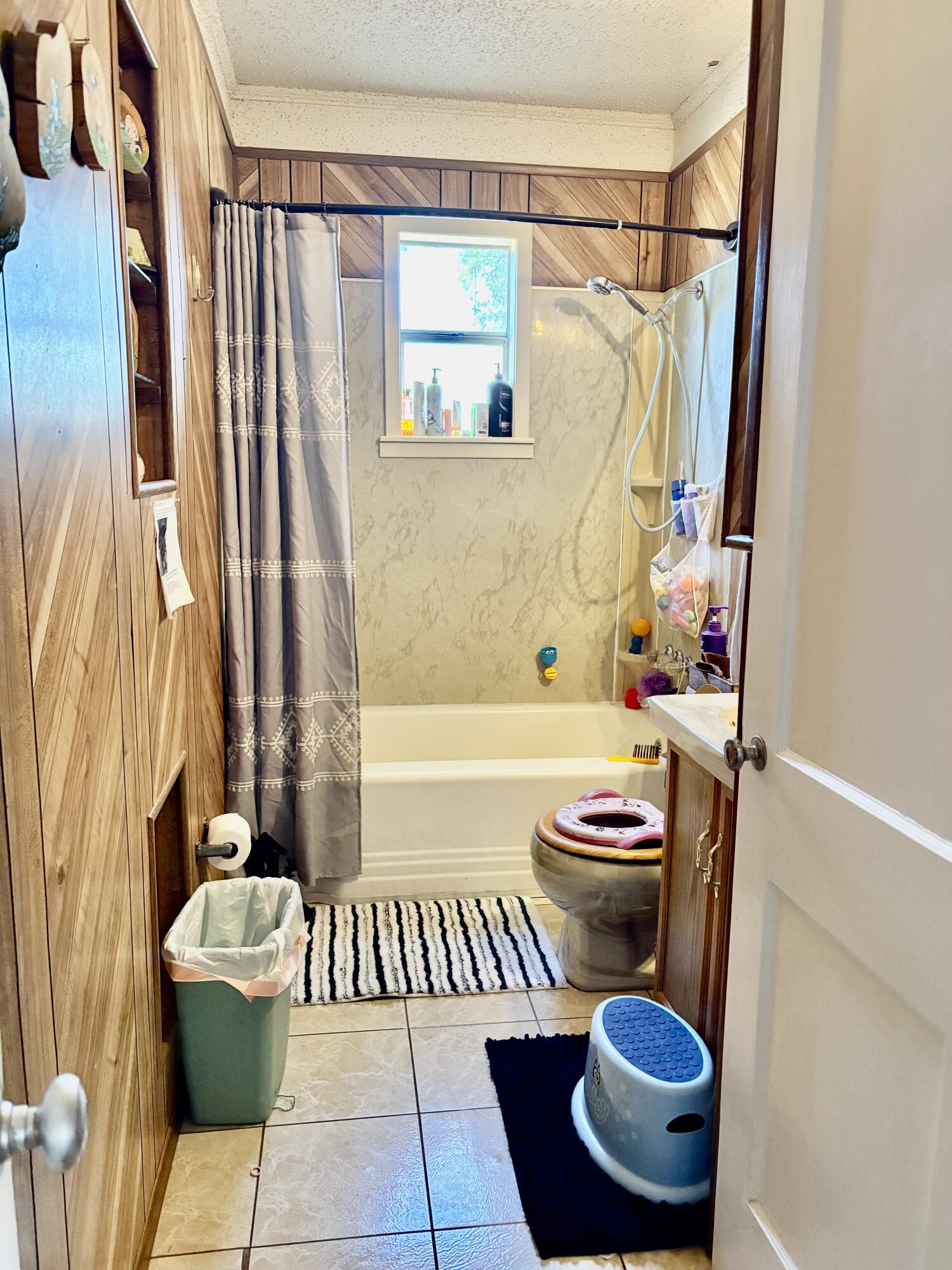 1205 W 12th Street Property Photo 12