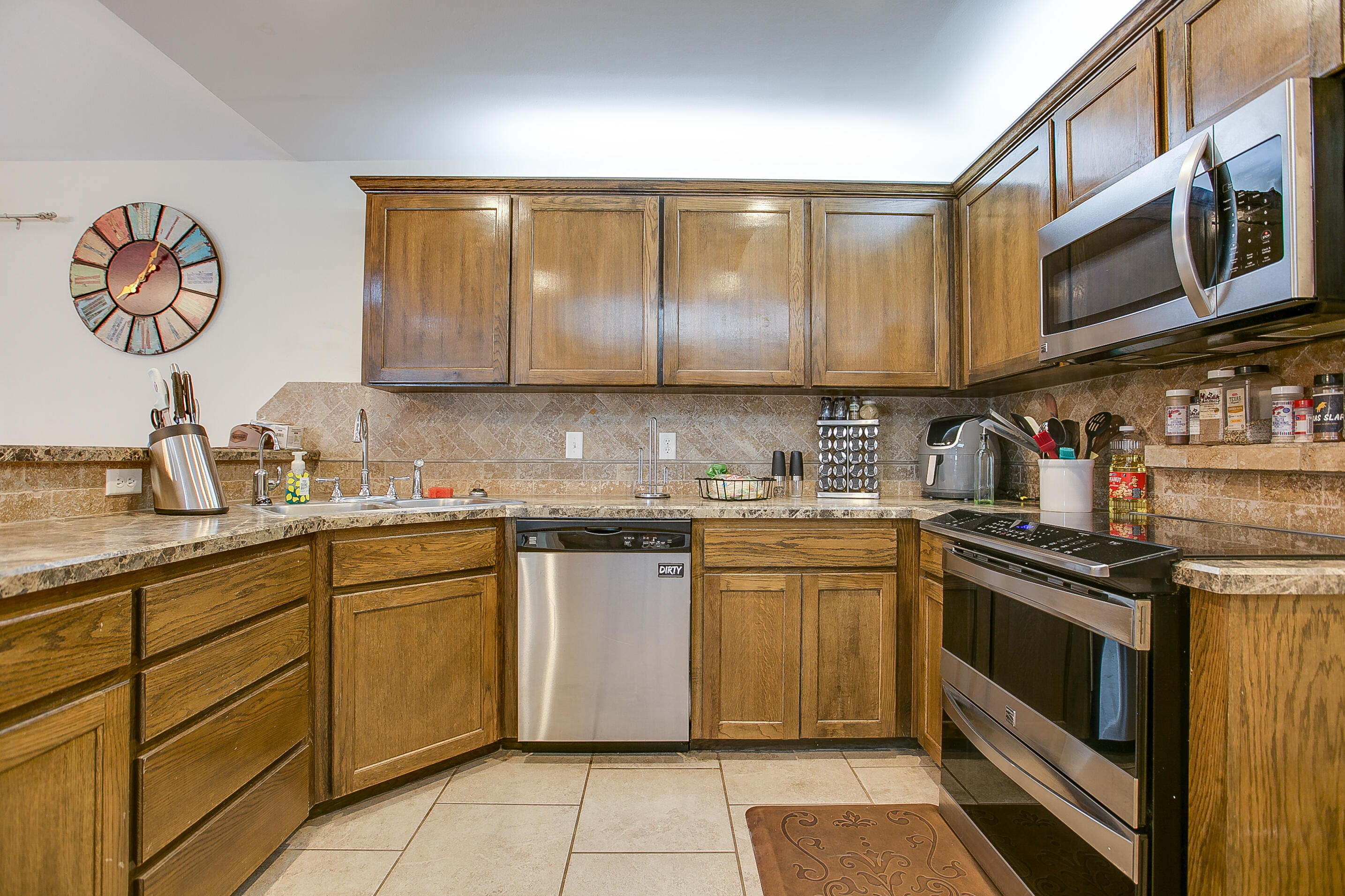 4214 Harmony Lane Property Photo 6