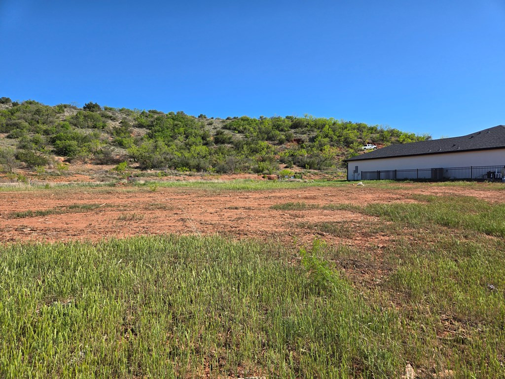 2285 Hillside Drive Property Photo 7