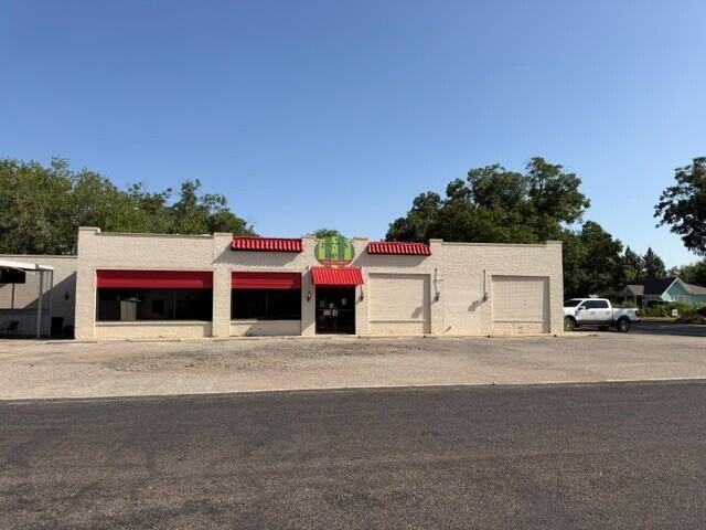 900 W Ave J Property Photo 1