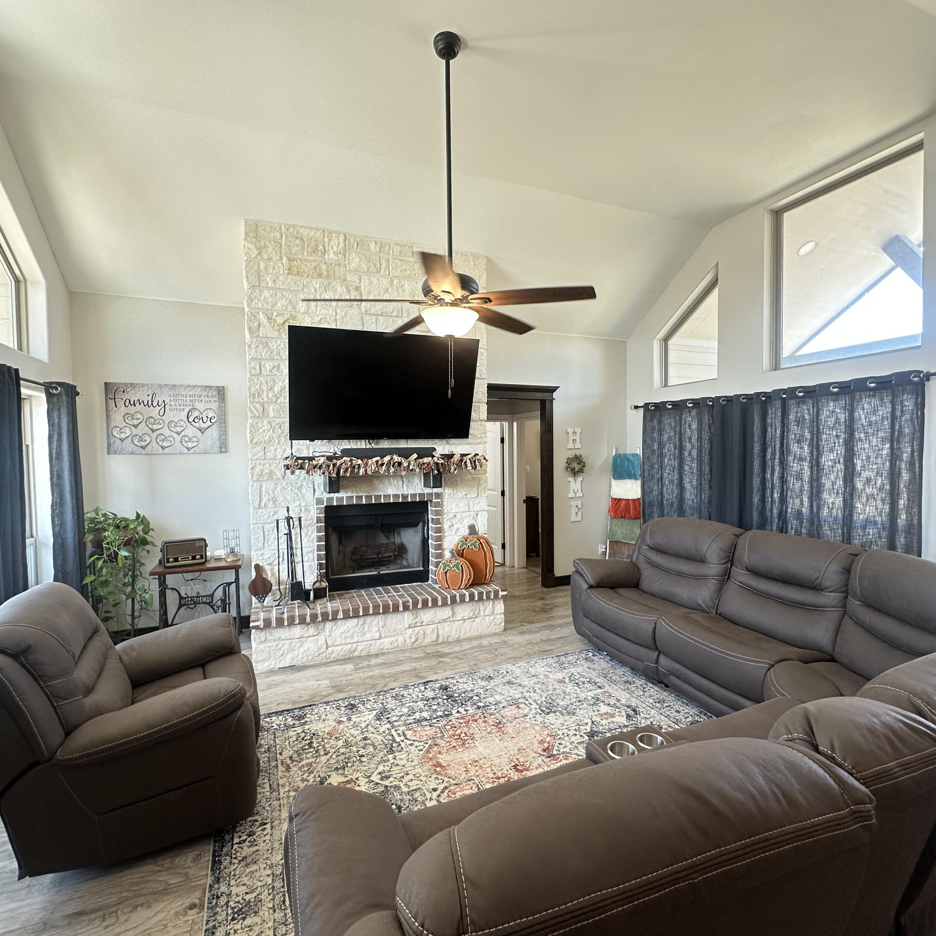 8482 Lynx Lane Property Photo 7