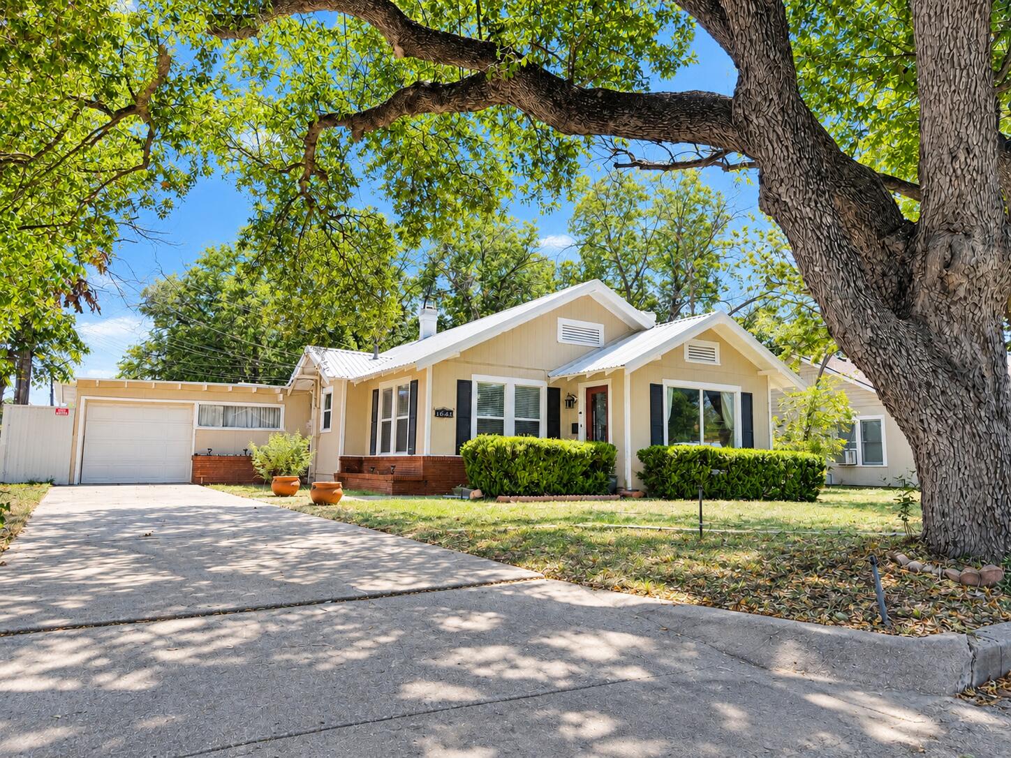 1617 W Concho Avenue Property Photo 1