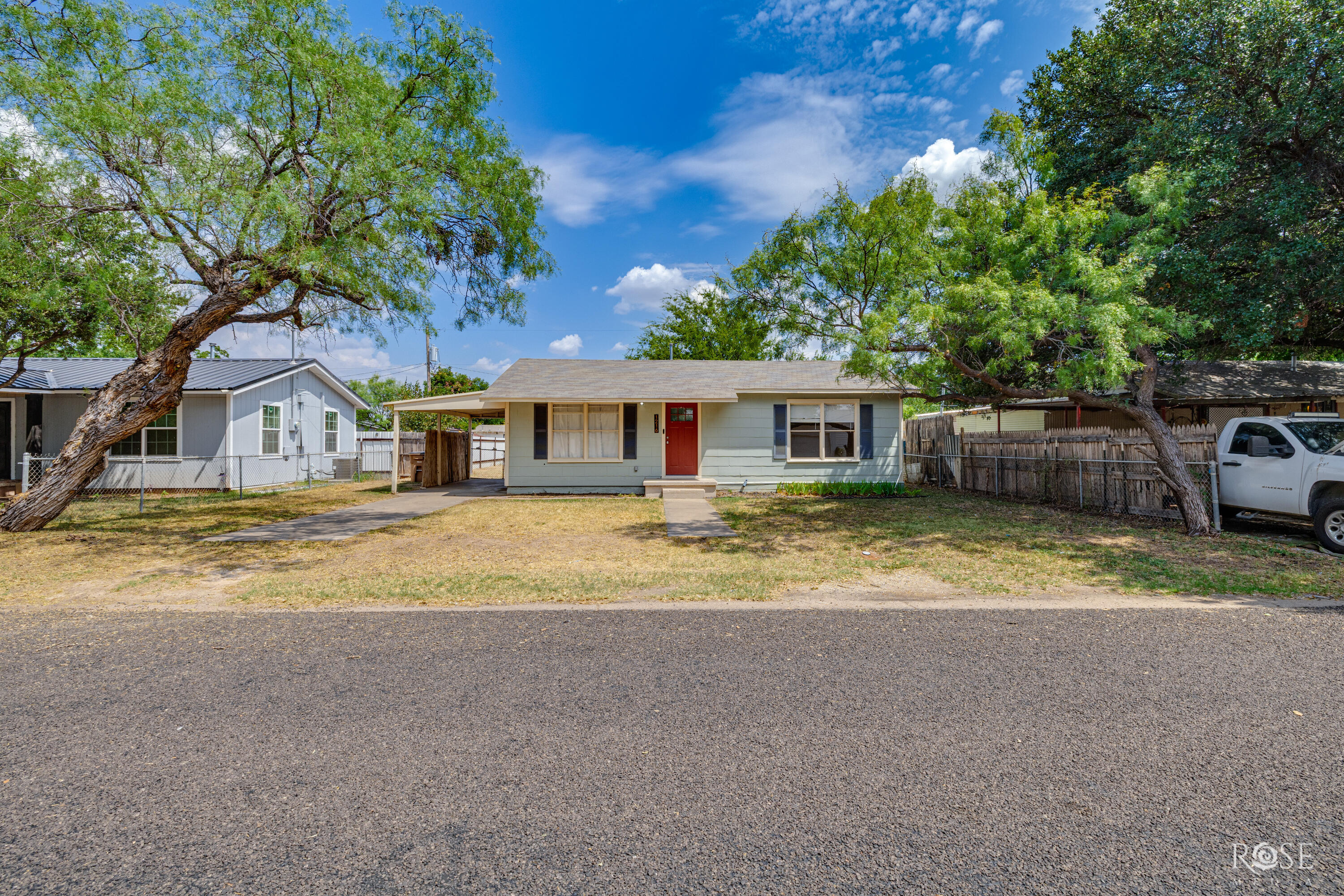1216 Linda Lee Drive Property Photo 2