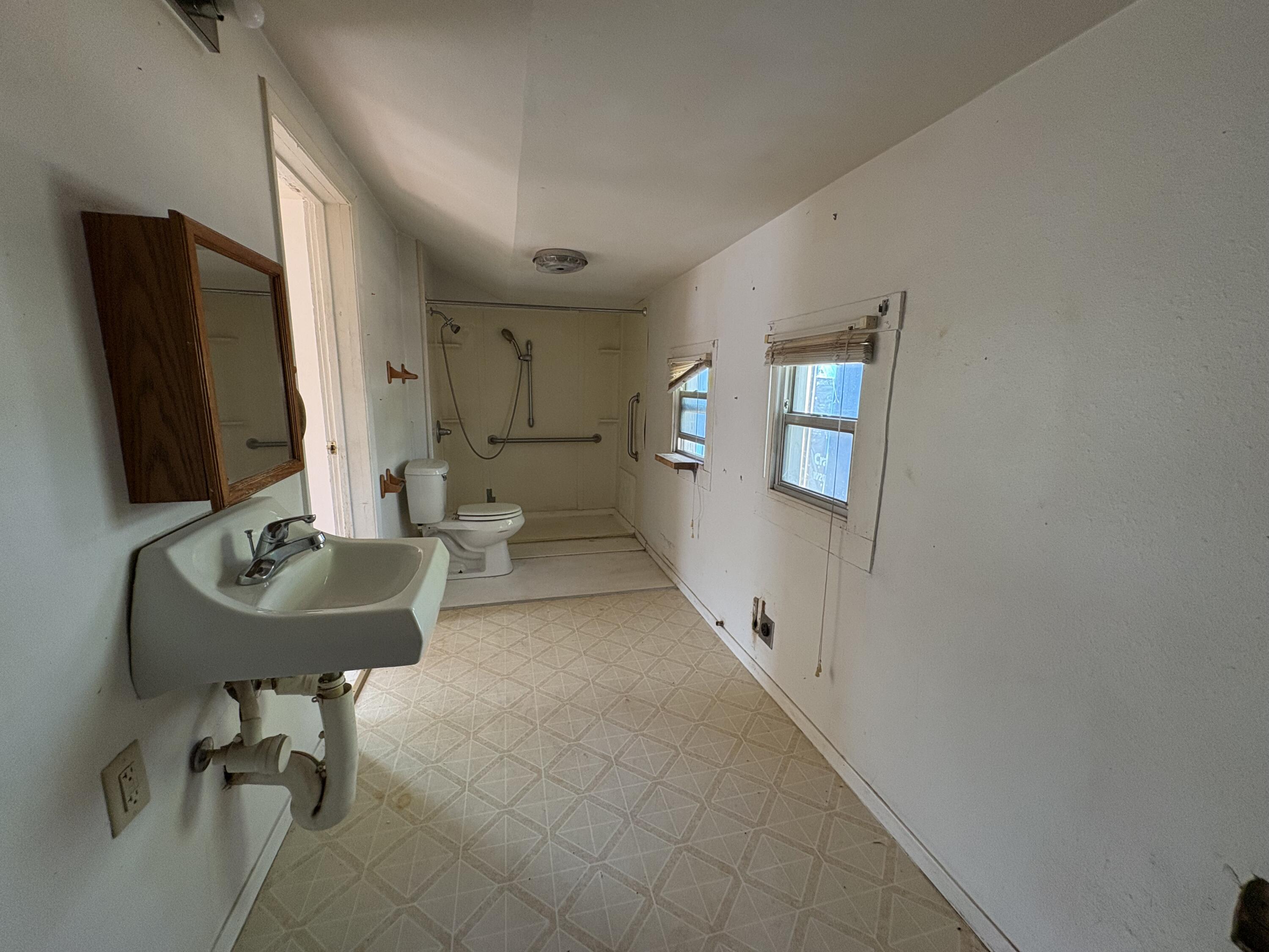 723 Hughes Street Property Photo 7
