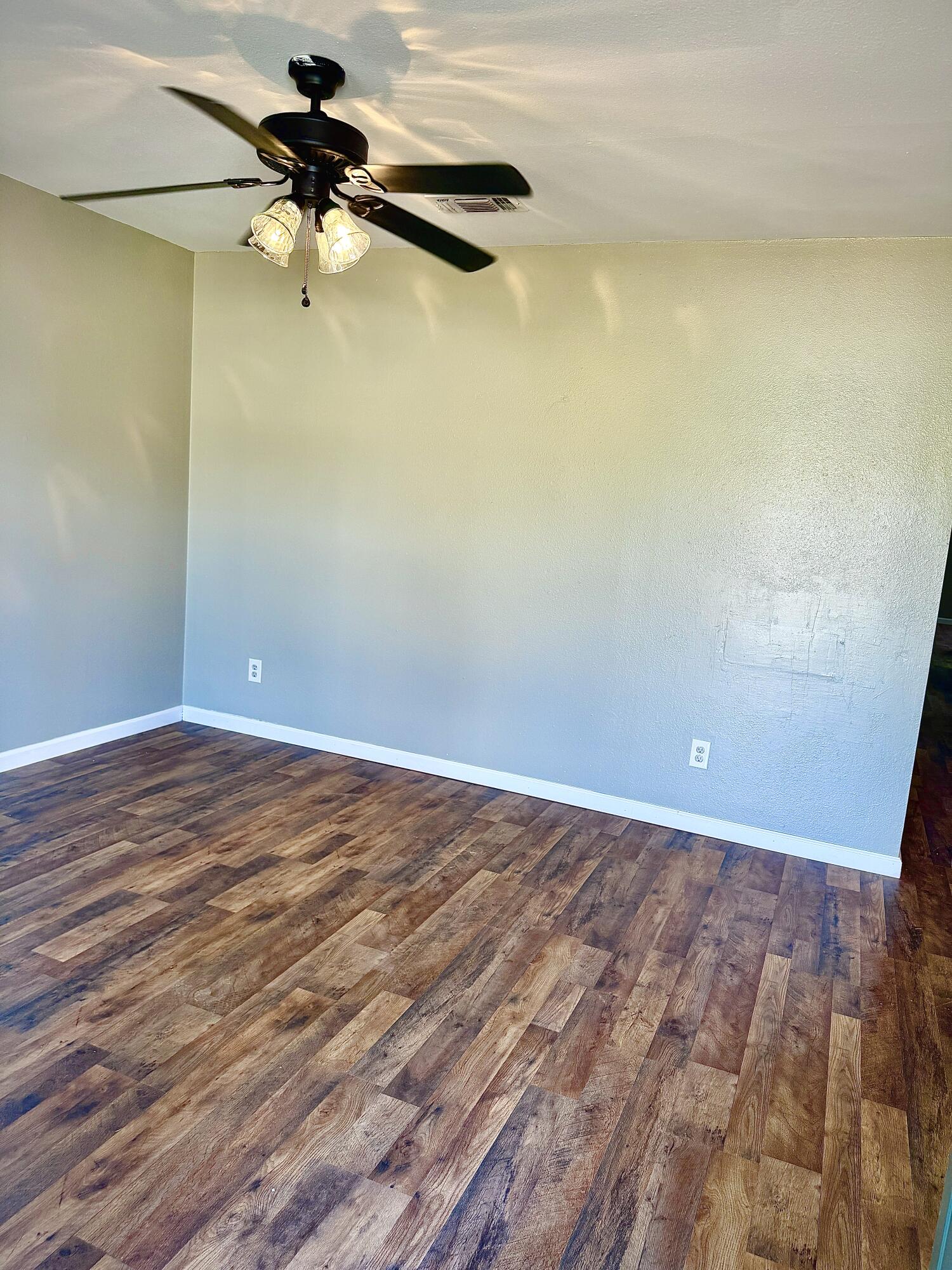 2117 Woodlawn Drive Property Photo 3