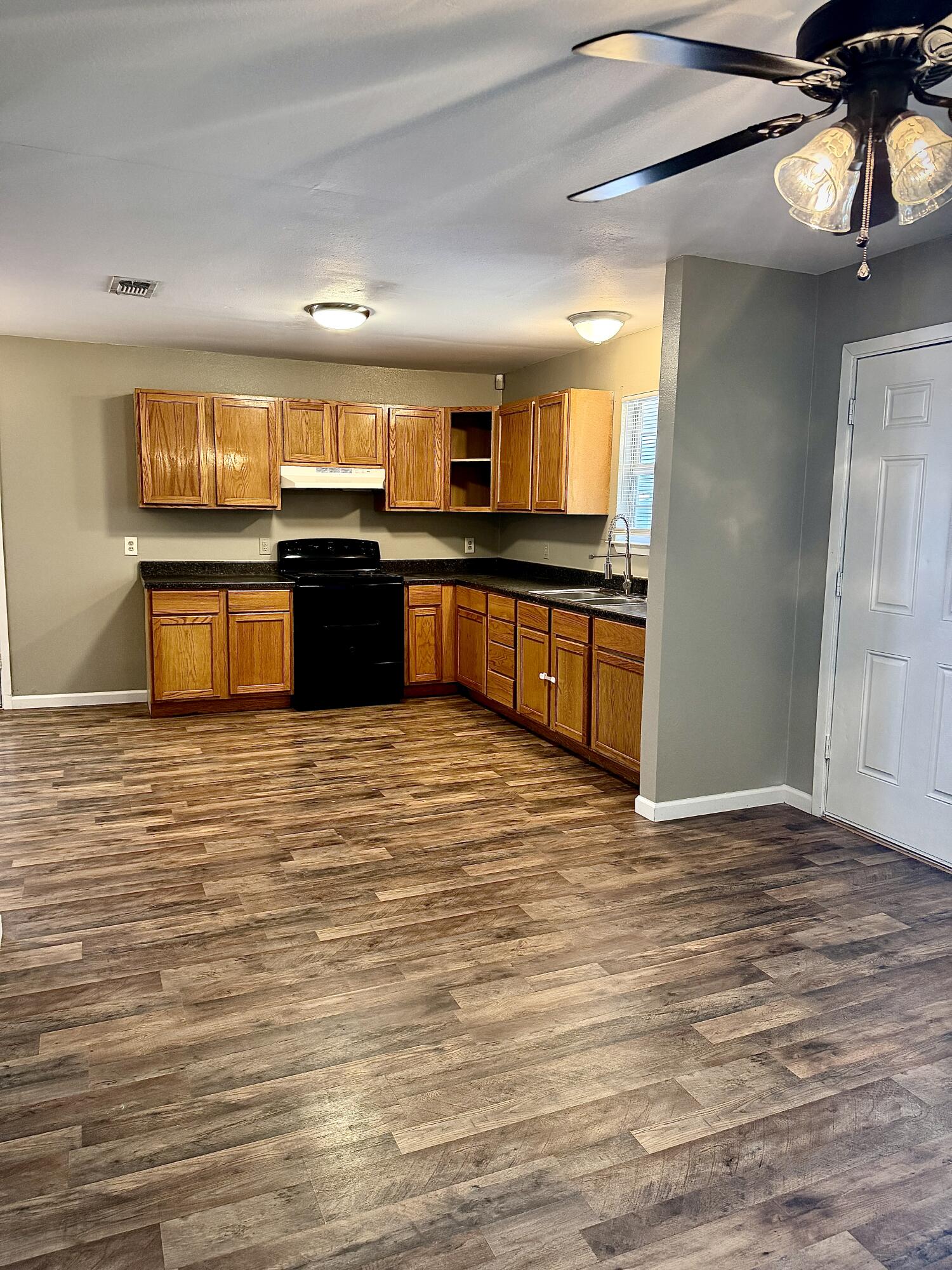 2117 Woodlawn Drive Property Photo 4