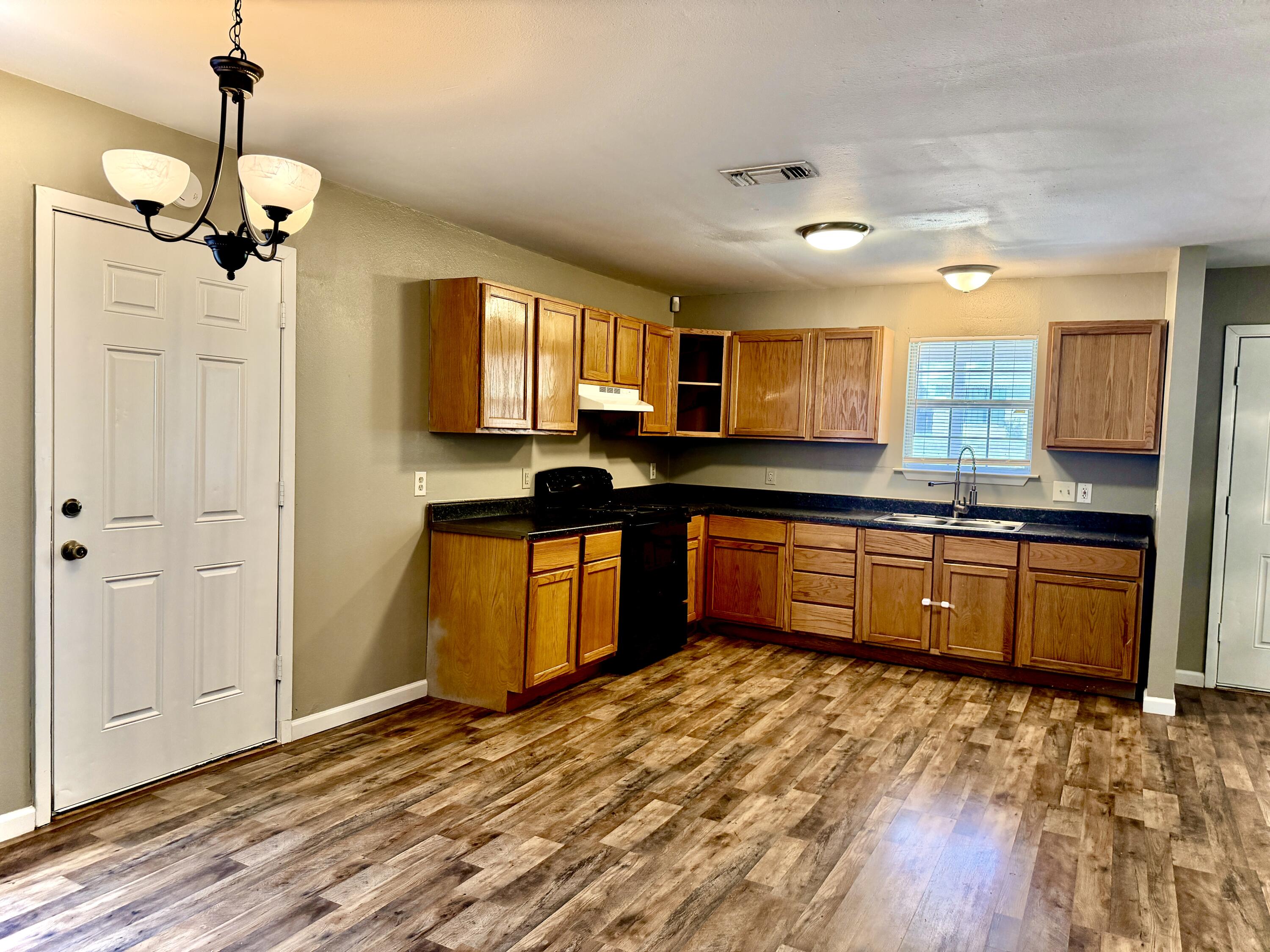 2117 Woodlawn Drive Property Photo 5
