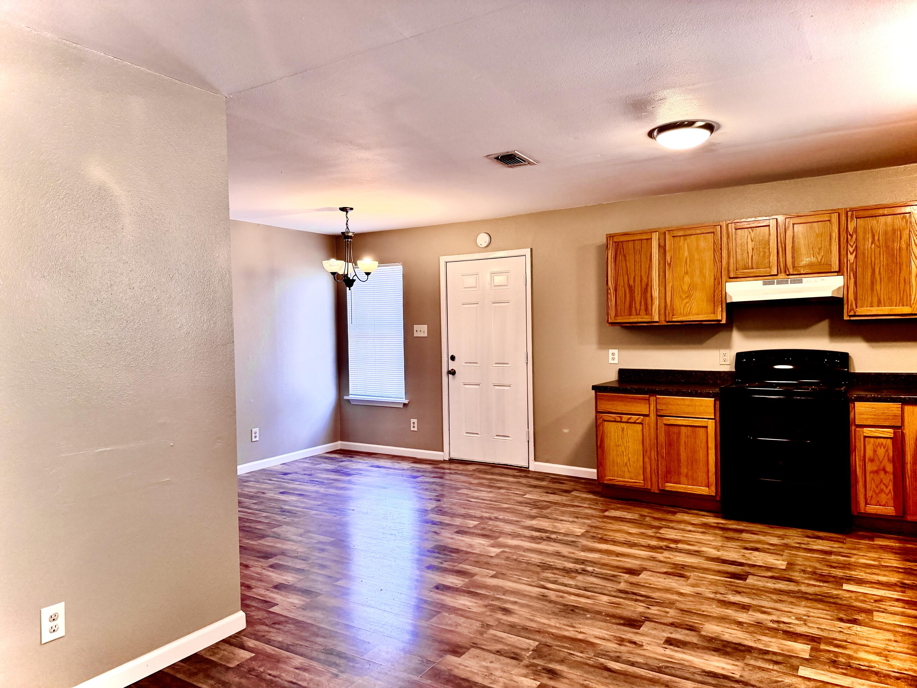 2117 Woodlawn Drive Property Photo 6