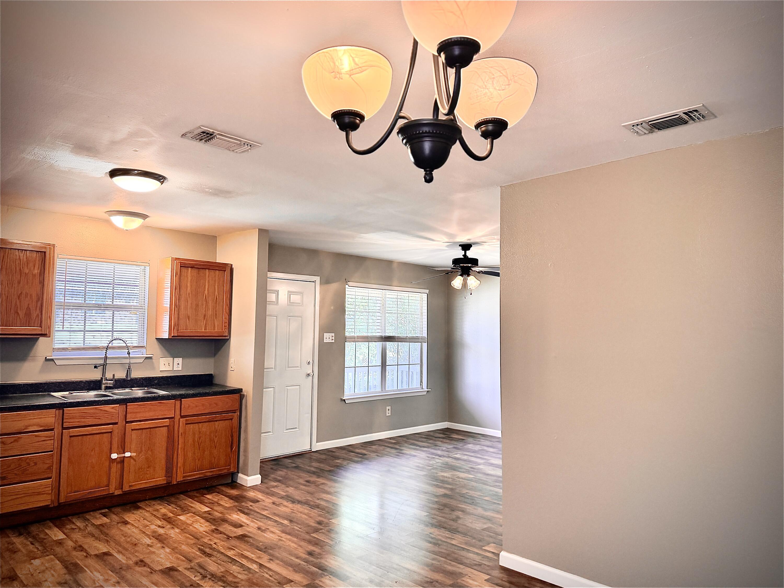 2117 Woodlawn Drive Property Photo 8