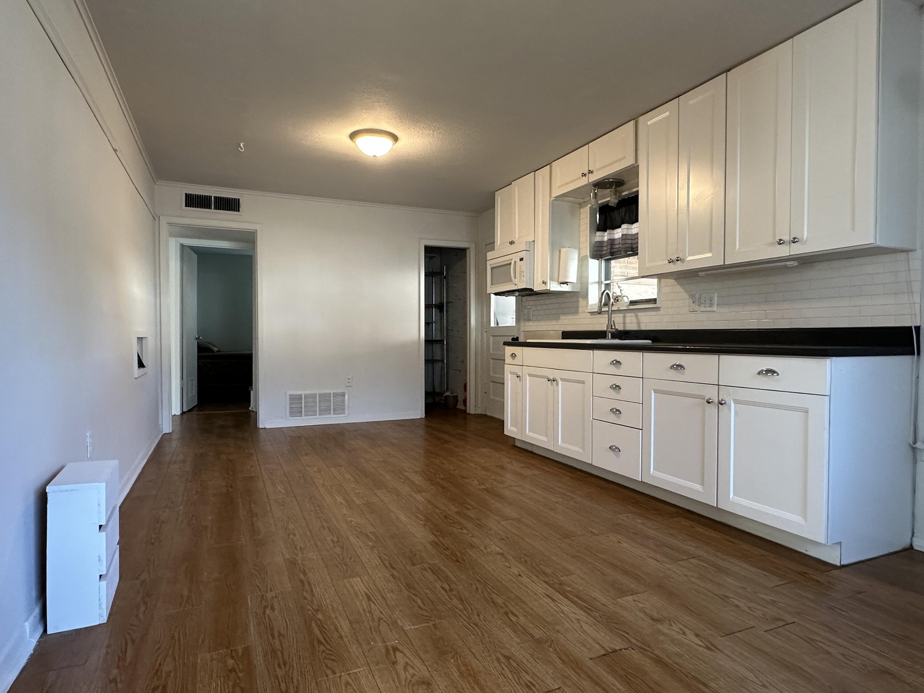 713 W Blanchard Street Property Photo 3