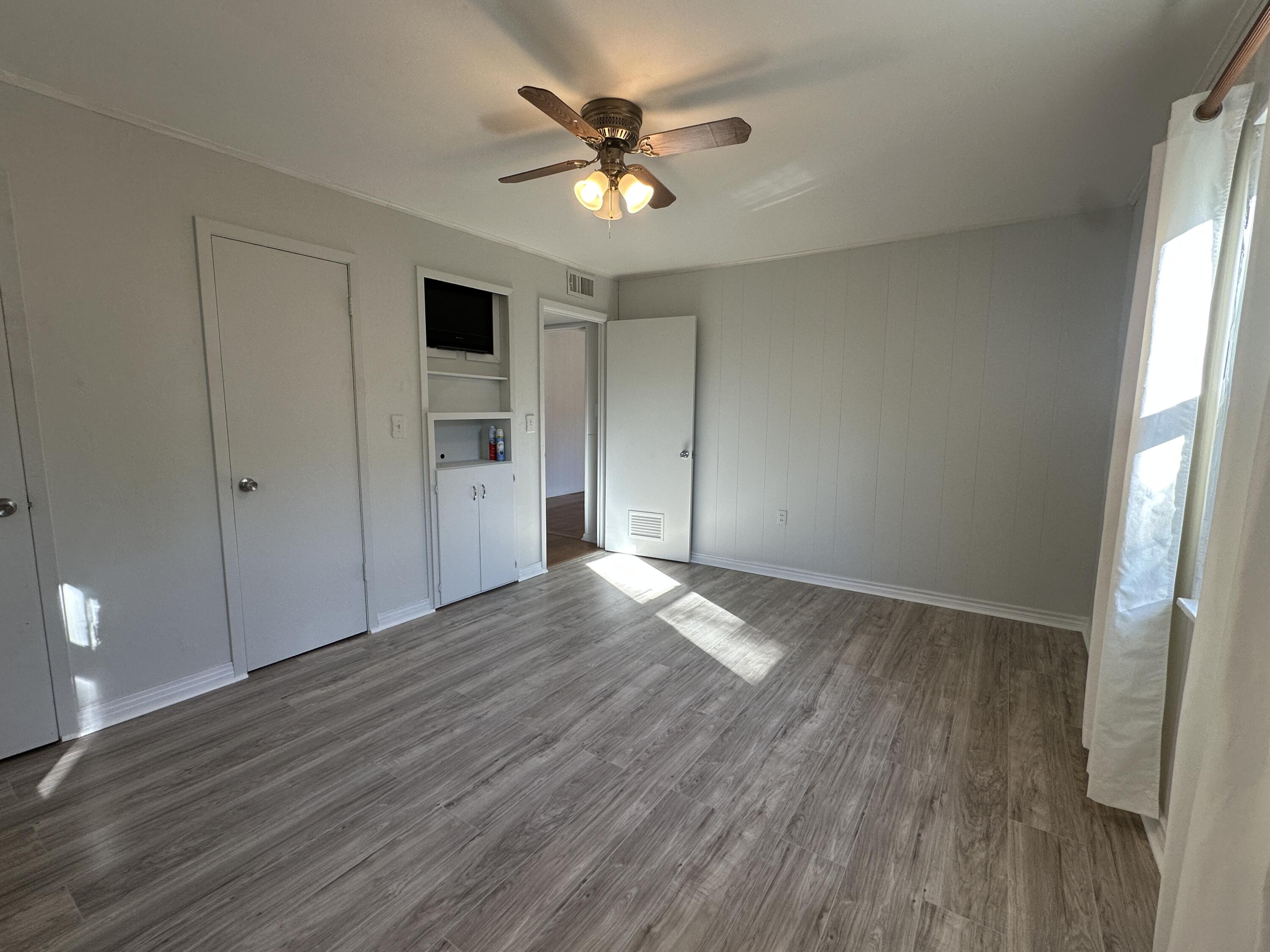 713 W Blanchard Street Property Photo 4