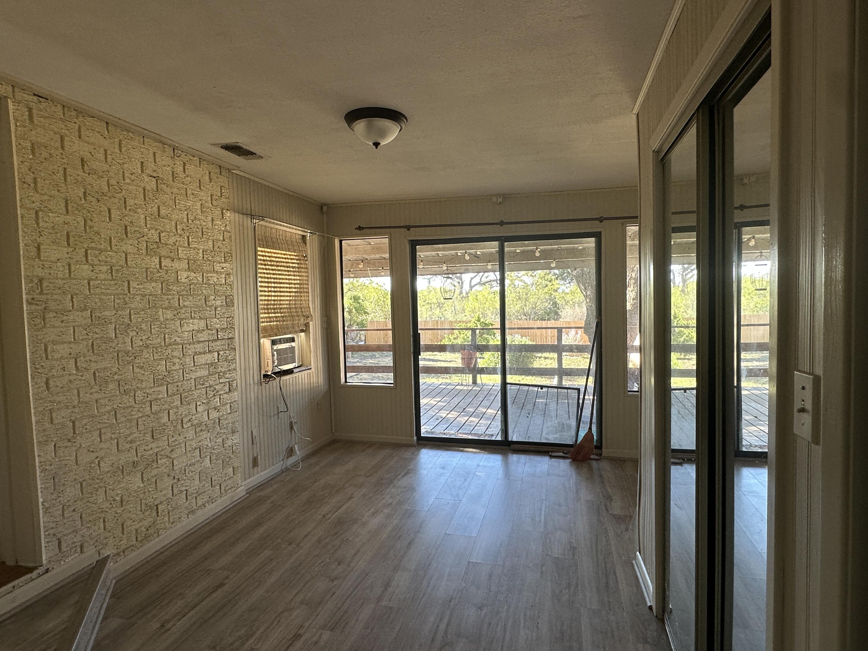 713 W Blanchard Street Property Photo 10