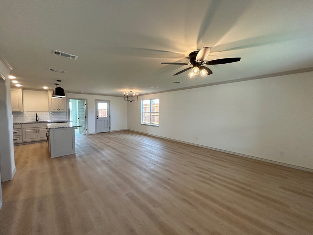 1007 E 40th Street Property Photo 4