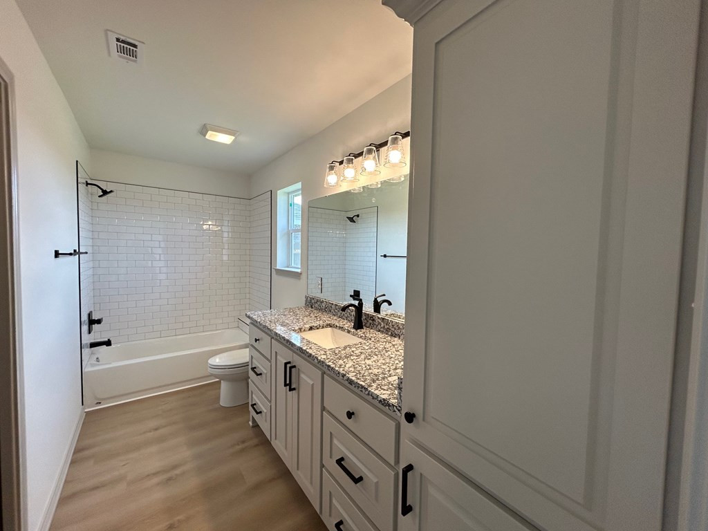 1007 E 40th Street Property Photo 6