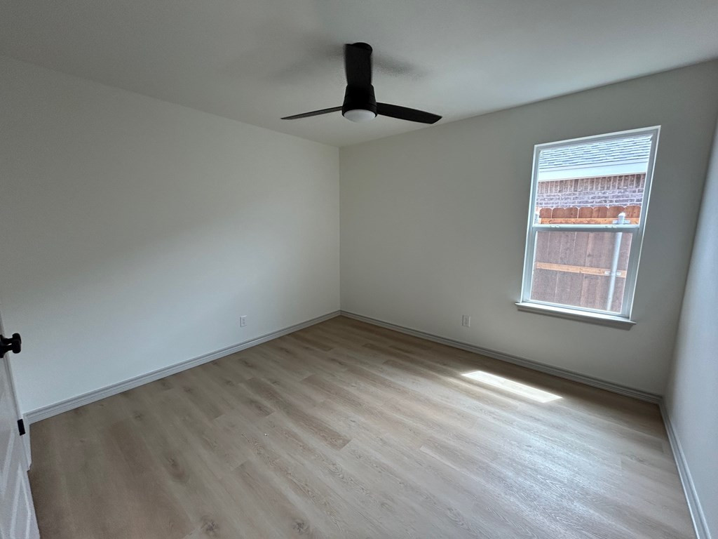 1007 E 40th Street Property Photo 9