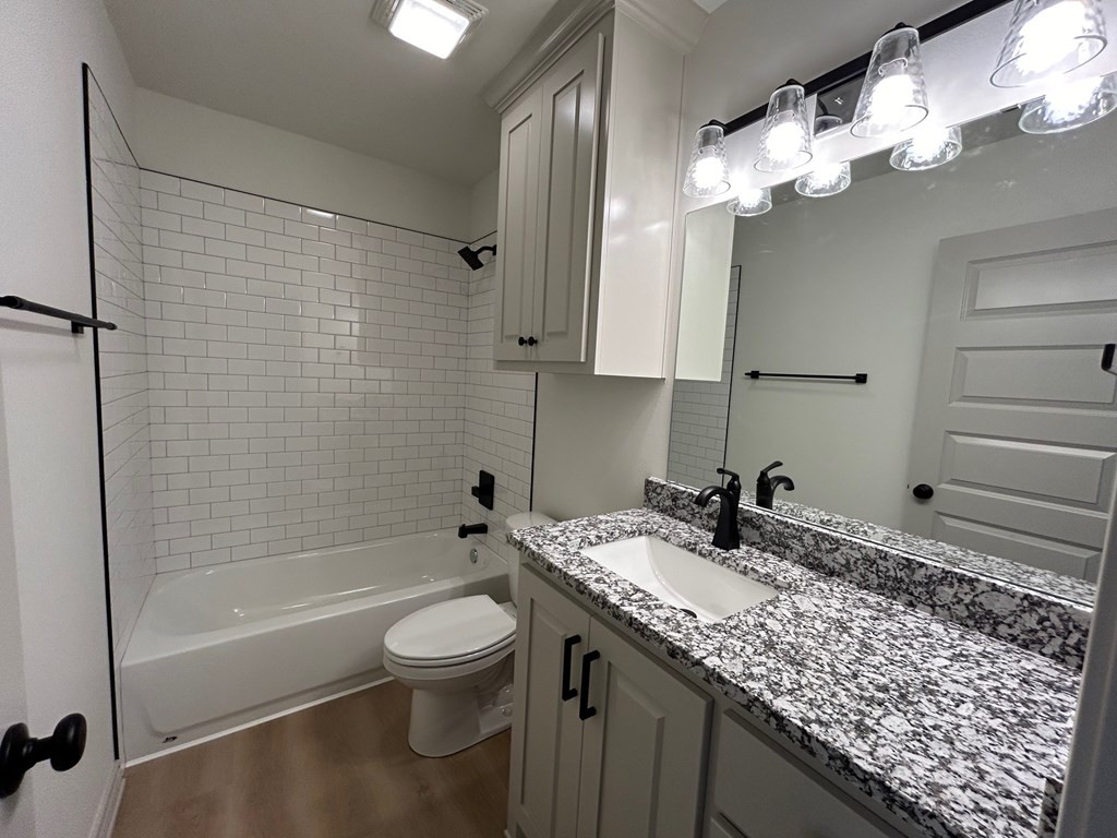1007 E 40th Street Property Photo 10