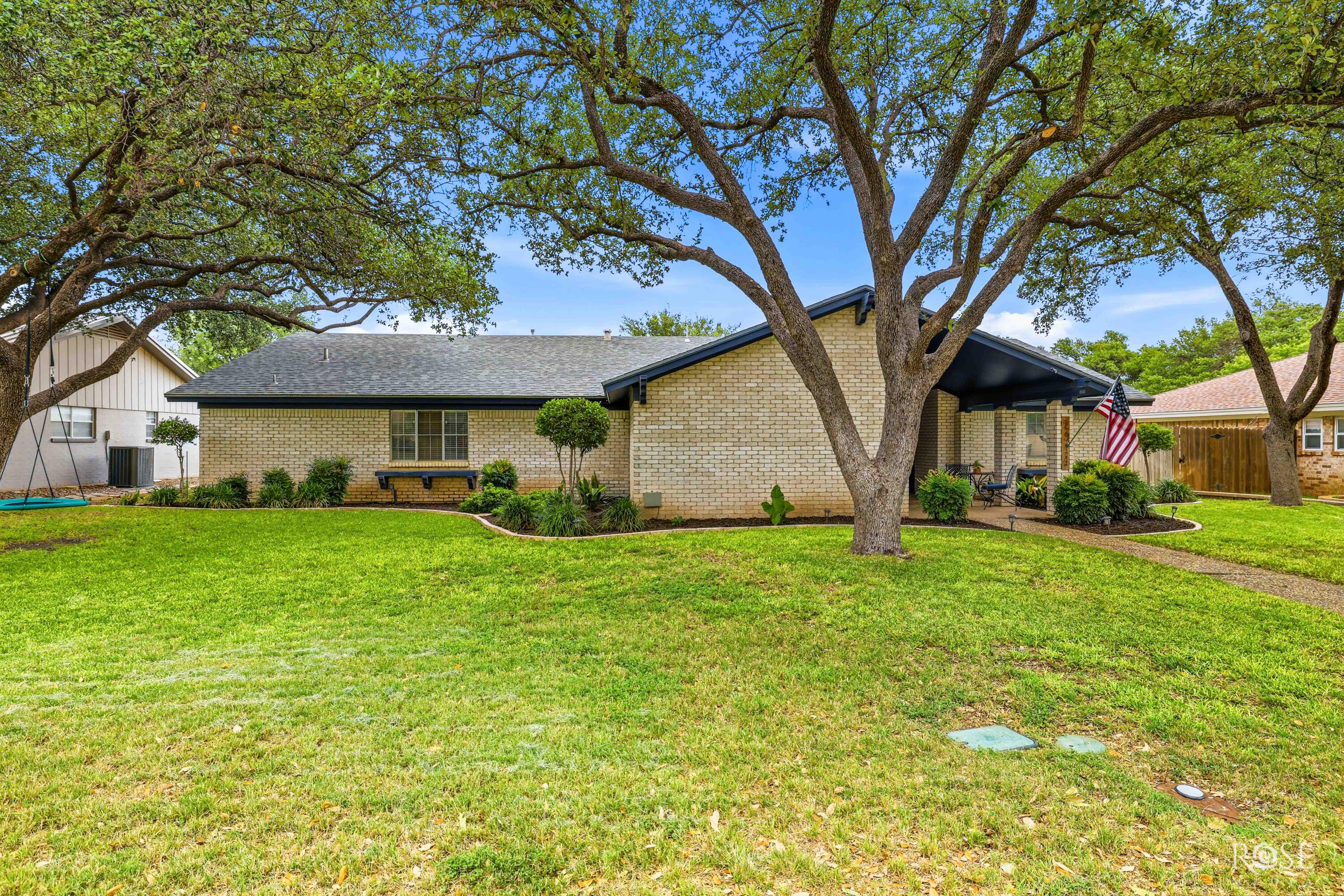 2914 Briargrove Lane Property Photo 4