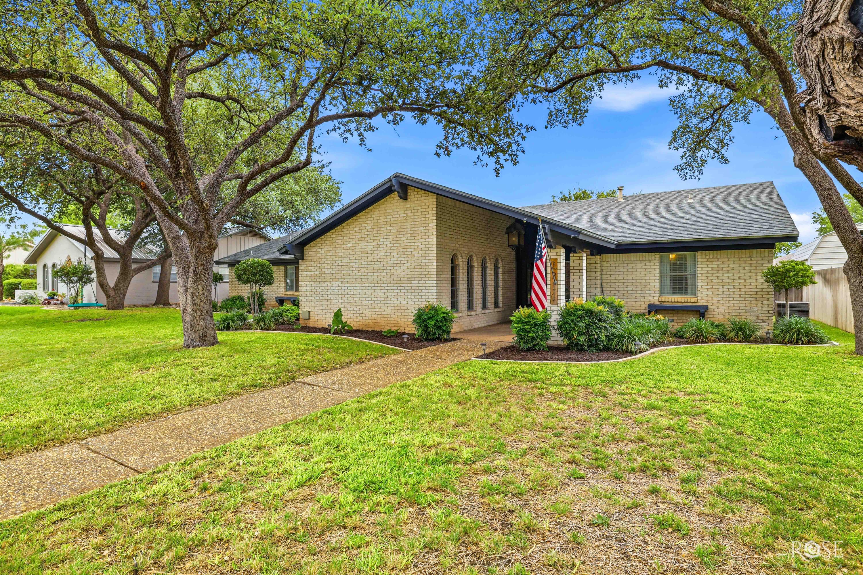 2914 Briargrove Lane Property Photo 5