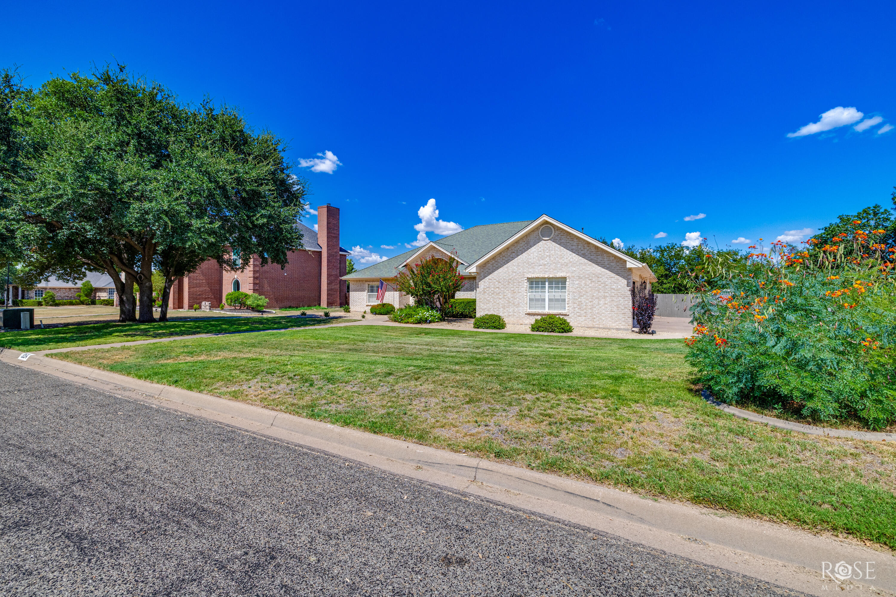 1354 Gleneagles Drive Property Photo 3