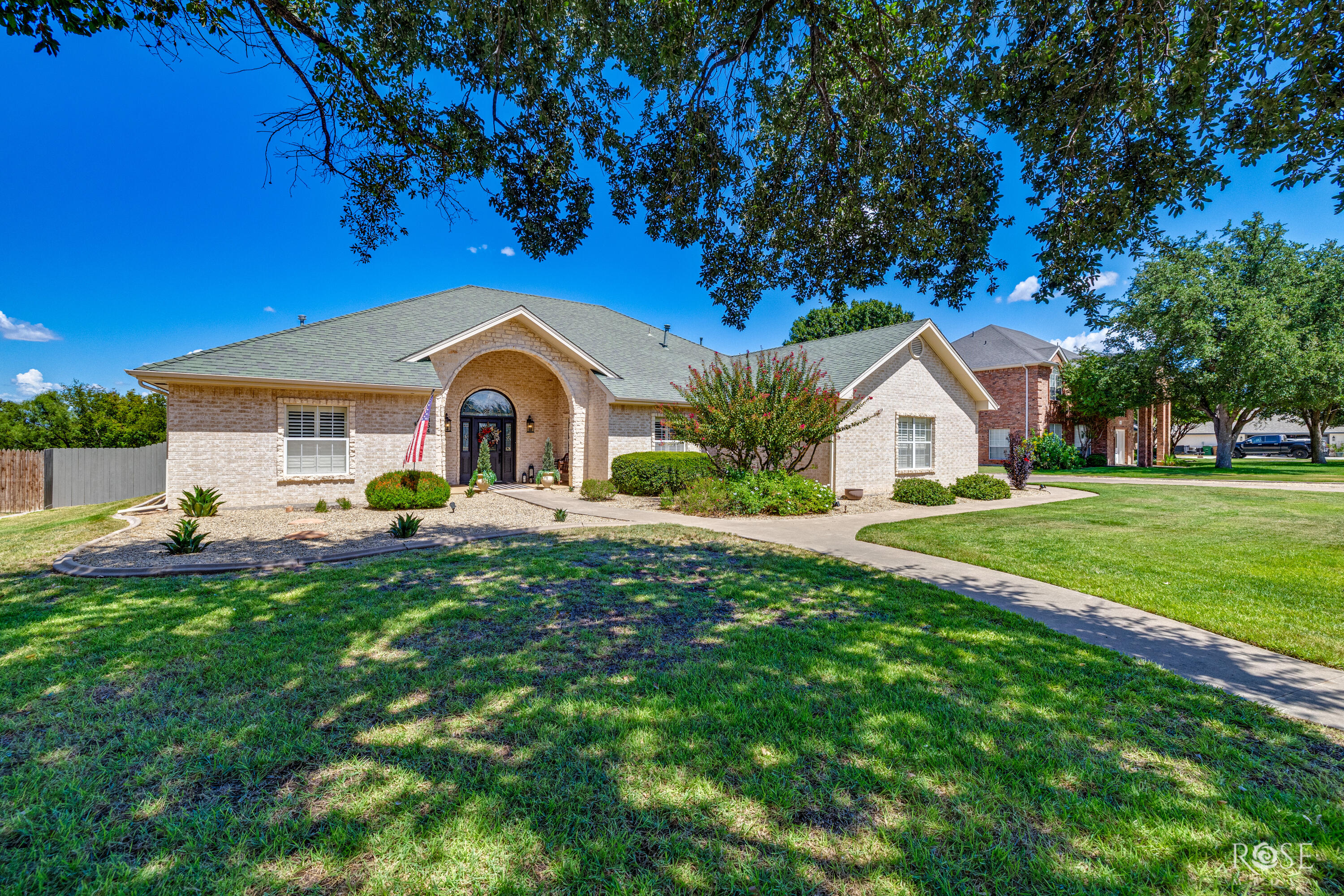 1354 Gleneagles Drive Property Photo 4