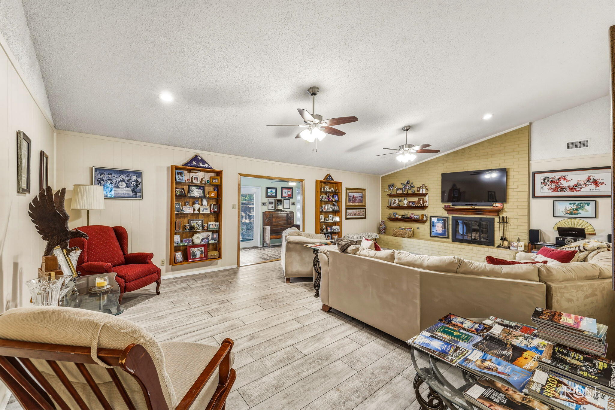 3837 Parkwood Drive Property Photo 4
