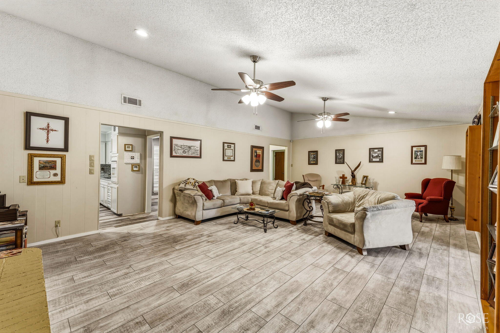 3837 Parkwood Drive Property Photo 6