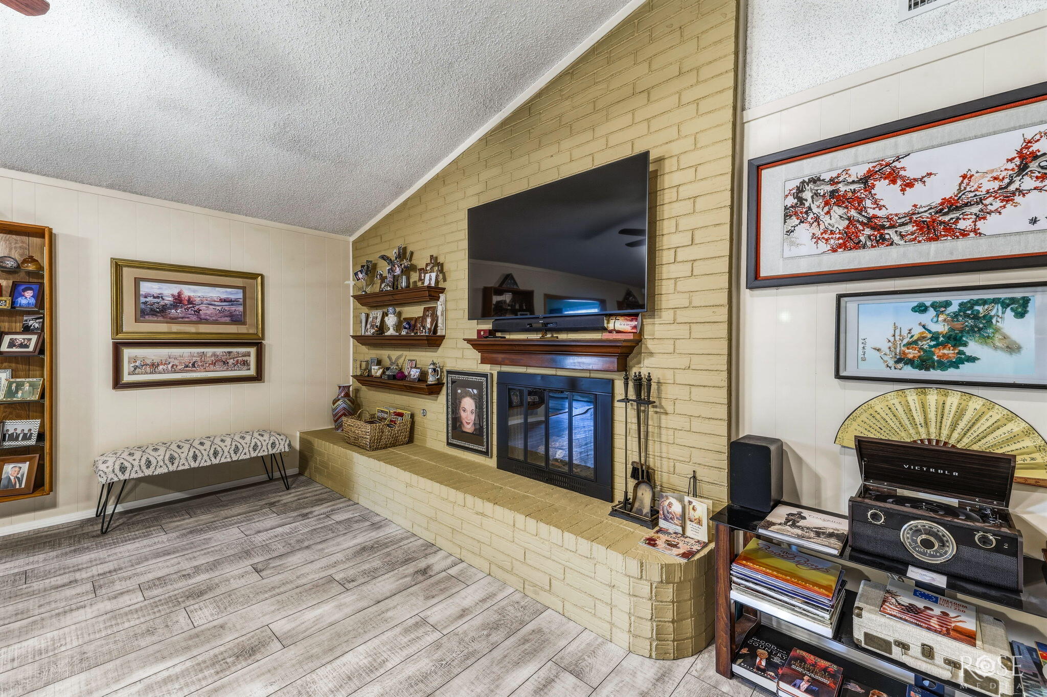 3837 Parkwood Drive Property Photo 7